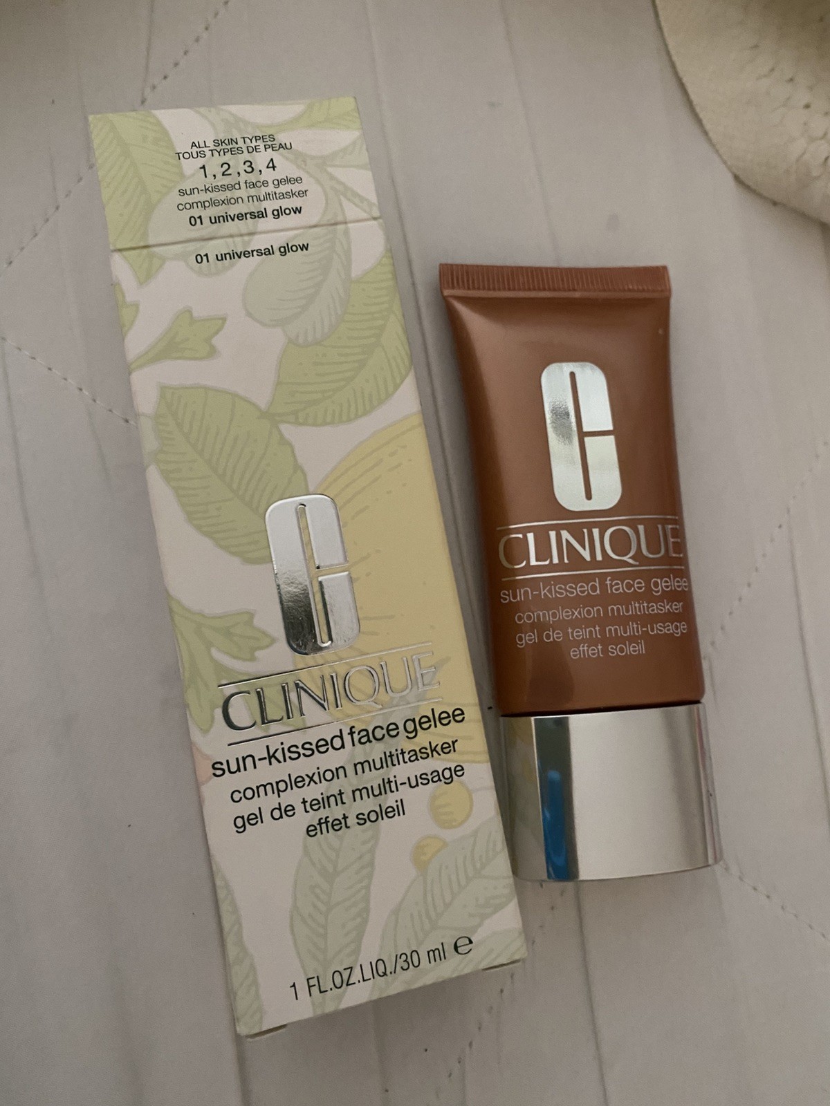 NEW IN BOX Clinique Sun-Kissed Face Gelee Multitasker #01 Universal Glow 1 OZ