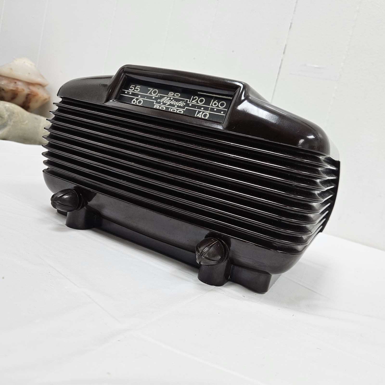 Working Vintage Majestic Bakelite Table Tube Radio Collectible USA Rare Brown 