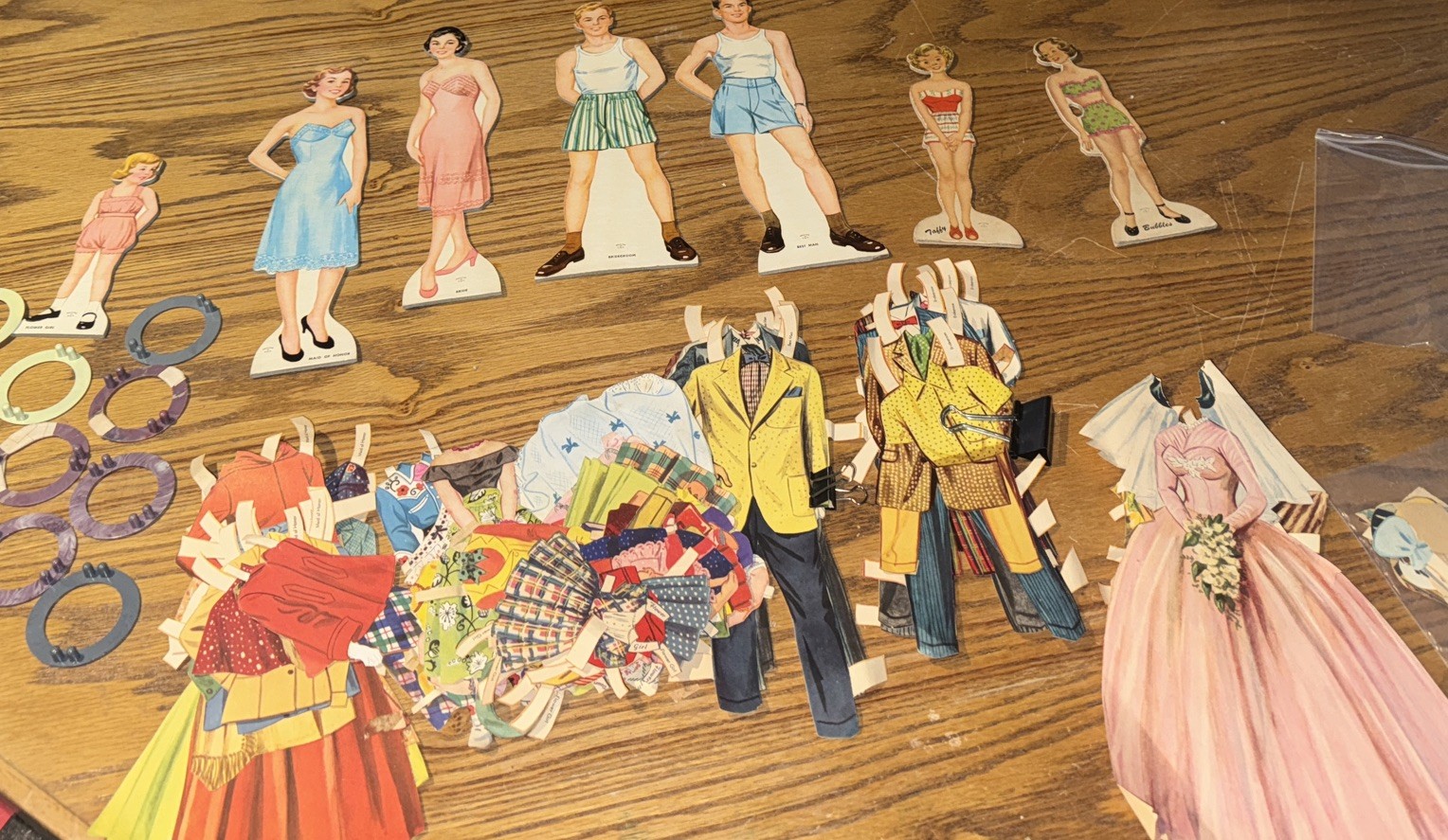 Huge Lot Of Bridal Party + Taffy & Bubbles Cardboard Paper Dolls + Clothes Vtg