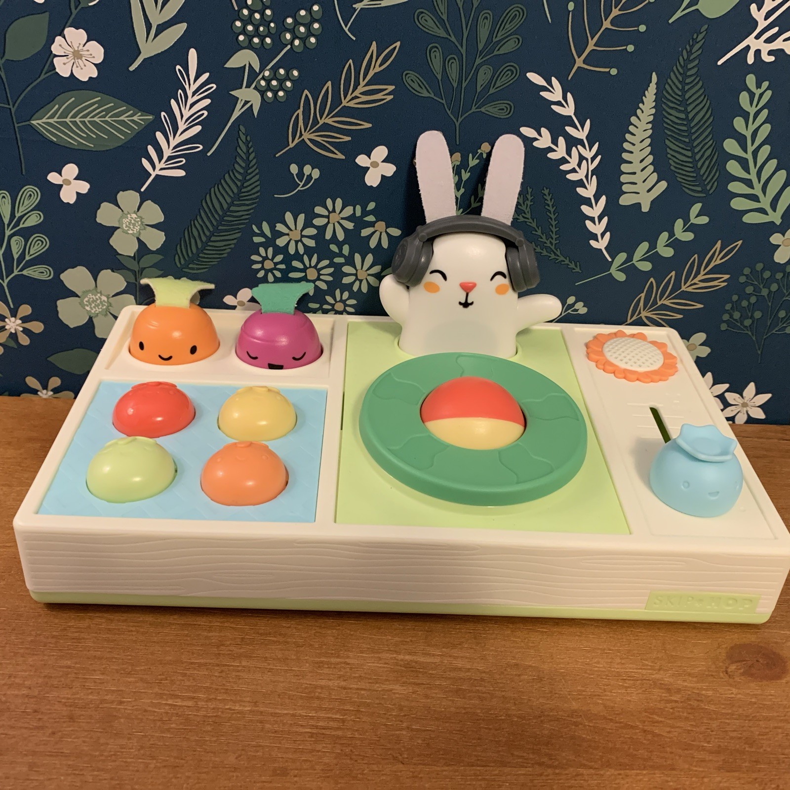 Skip Hop Farmstand Let The Beet Drop DJ Set Baby Musical Toy, 6m+