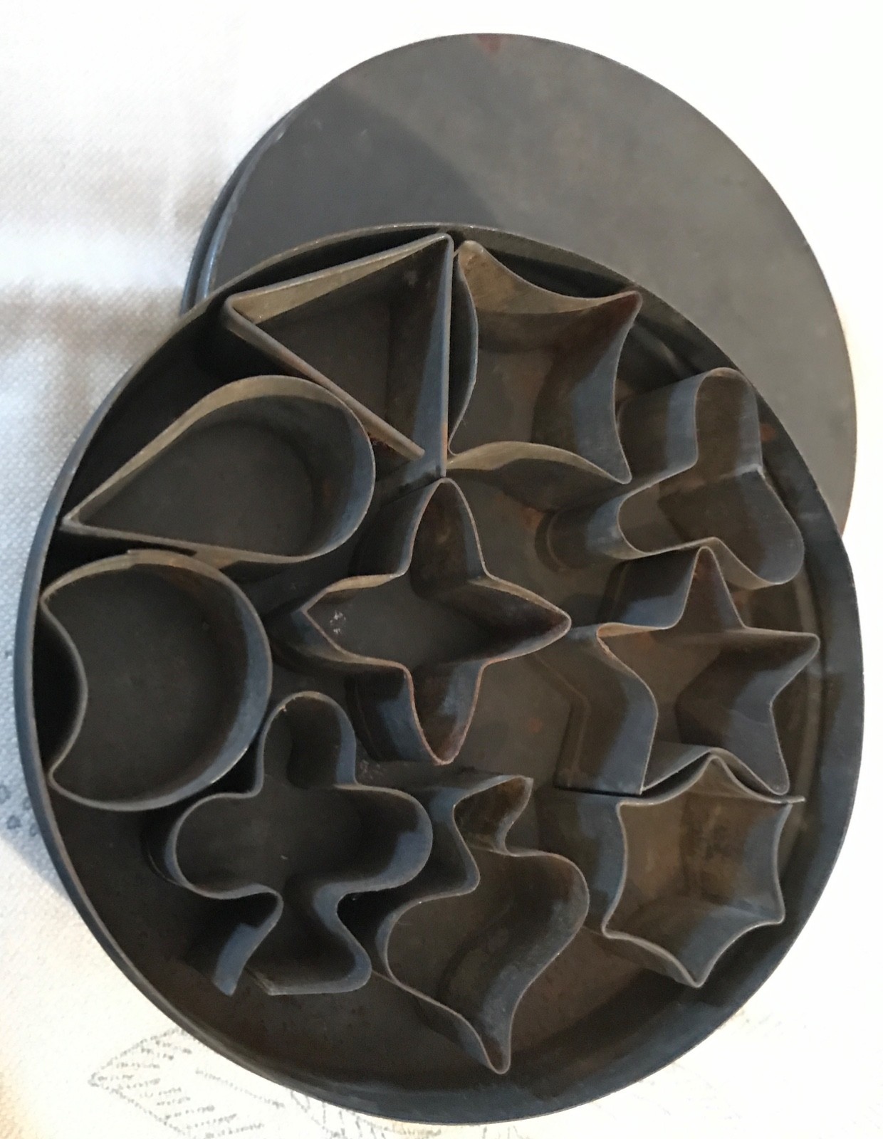 ANTIQUE TIN 10 PRIMITIVE MINI BISCUIT COOKIE CUTTER ORNAMENTS - 4" TIN