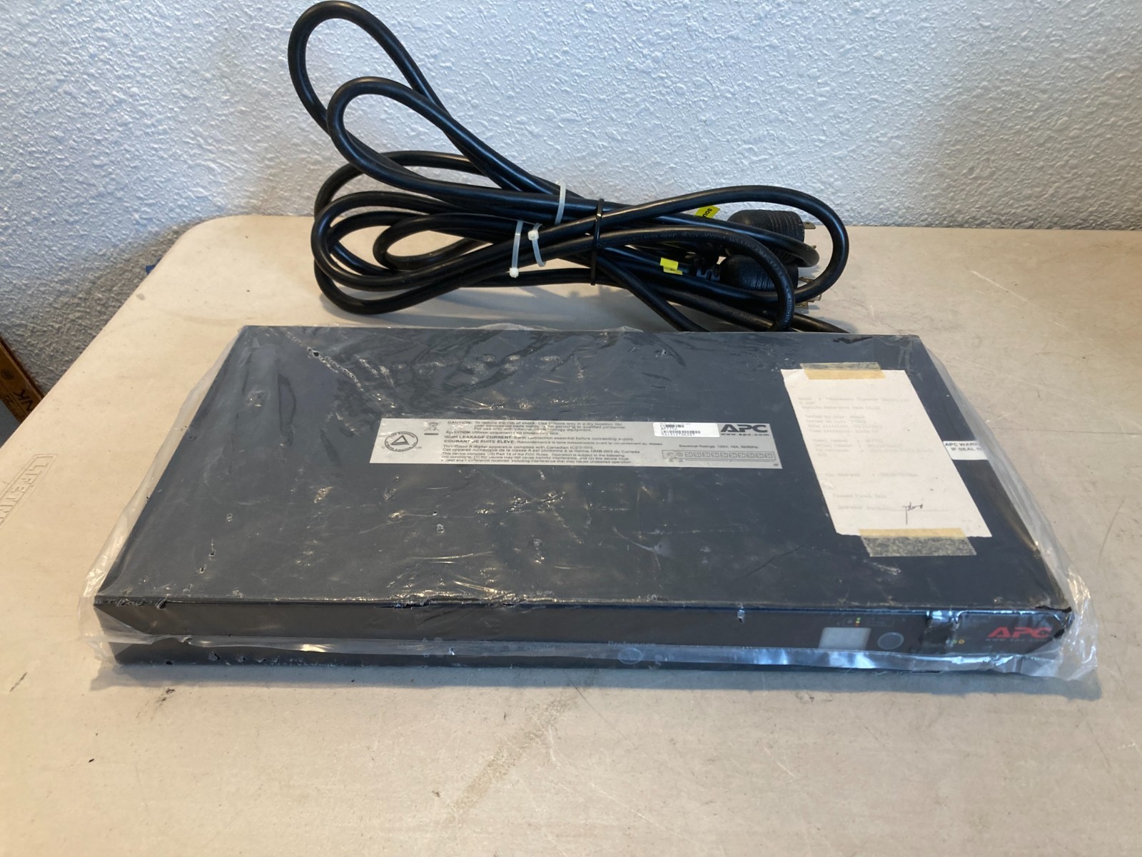 APC AP7752 Rack Mount Automatic Transfer Switch ATS 8-Outlet Open Box