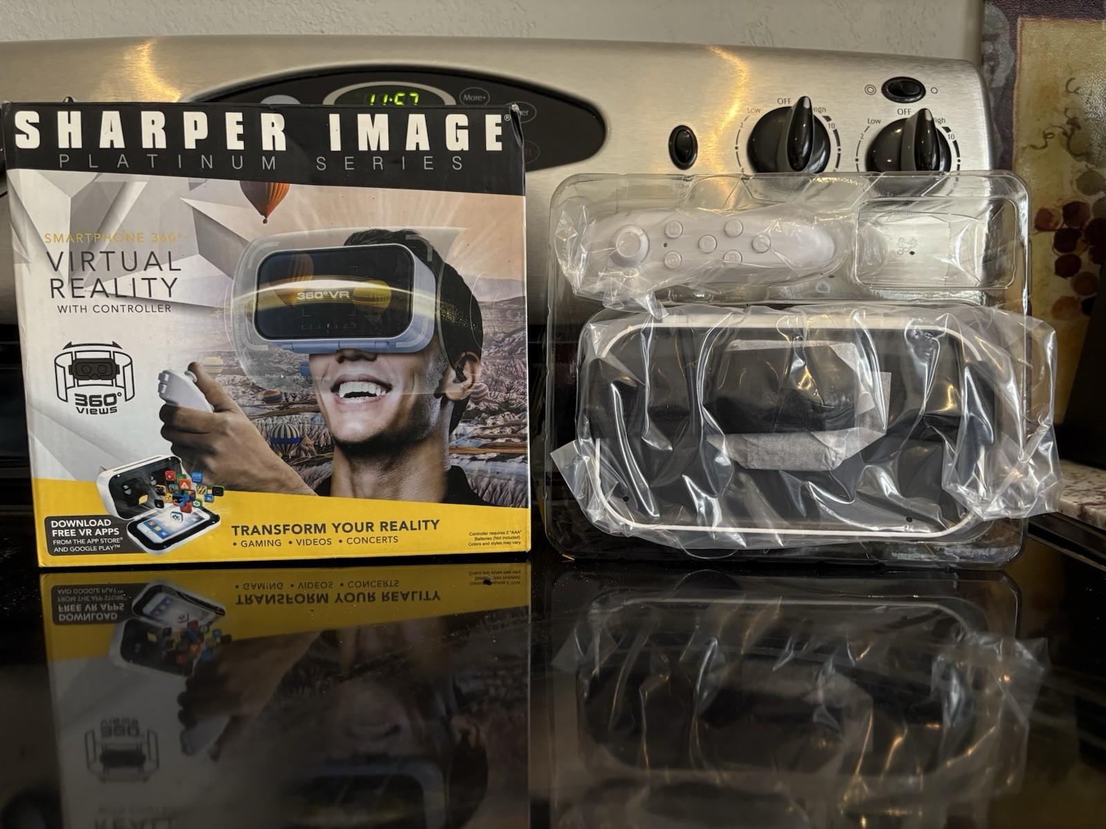 SHARBER IMAGE PLATINUM SERIES Smartphone 360 Virtual Reality With Controller