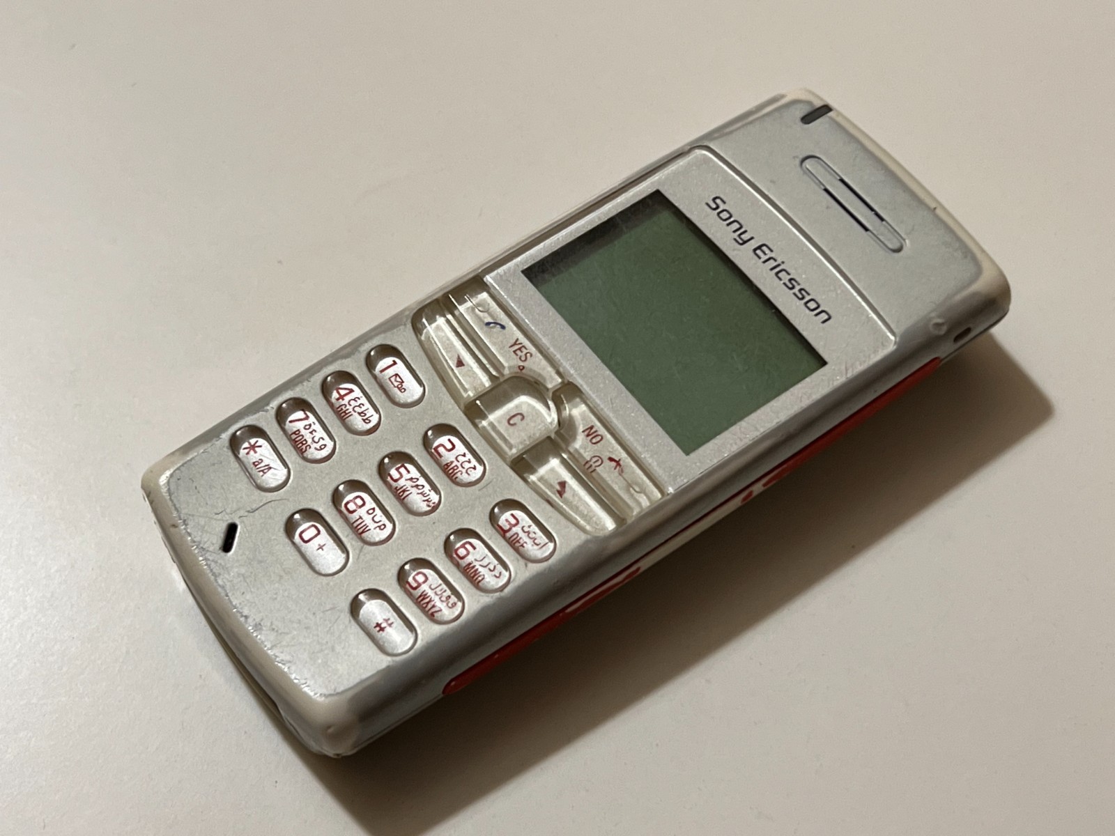 Sony Ericsson T100 White  Vintage Cell phone Untested