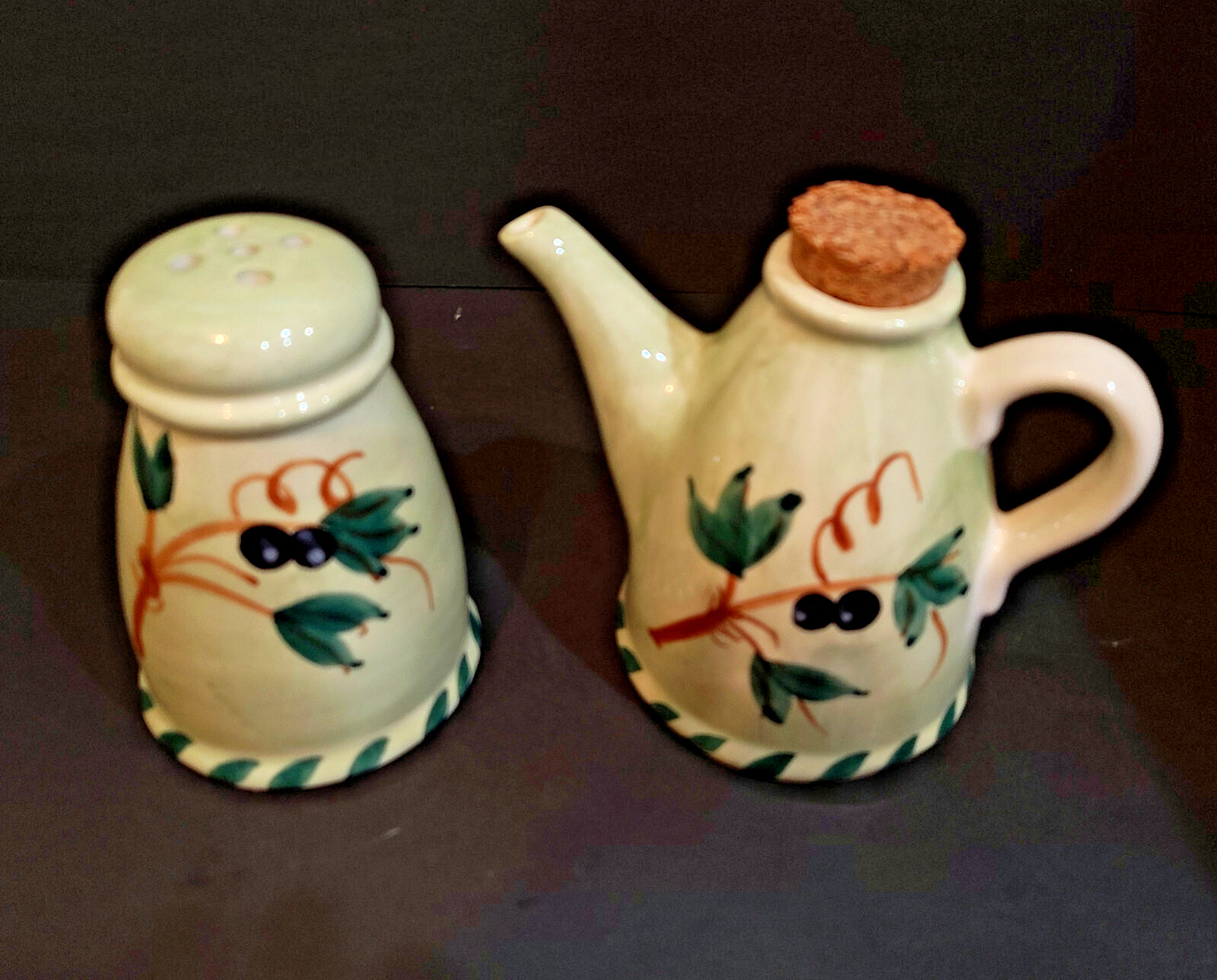 Williams-Sonoma Oil Cruet + Cheese Shaker Set Olive Branches Pattern  Green EUC