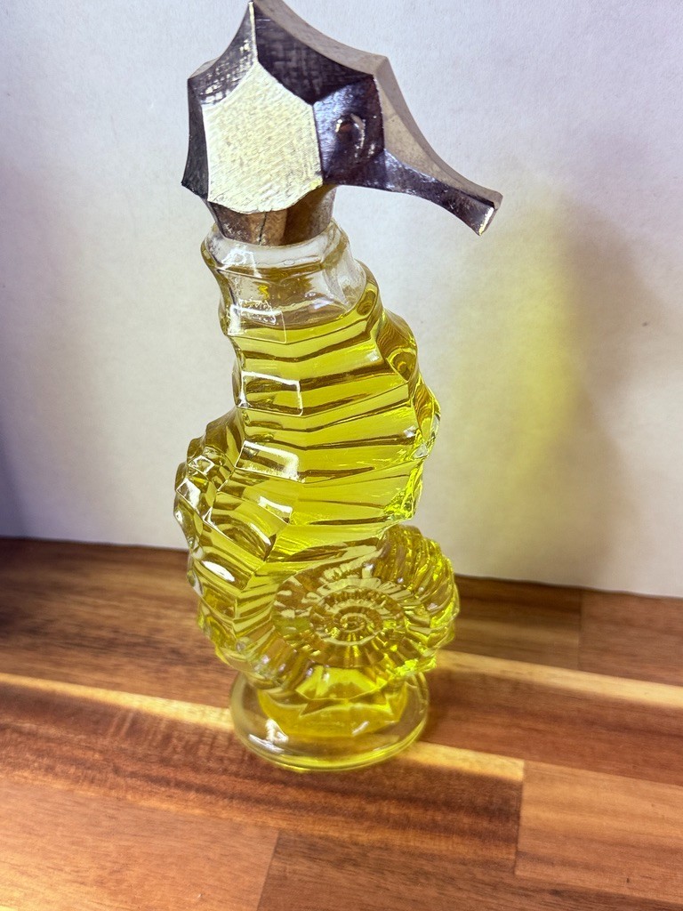 Vintage Avon Sea Horse Skin So Soft Bath Oil 6 oz Full w/ Box