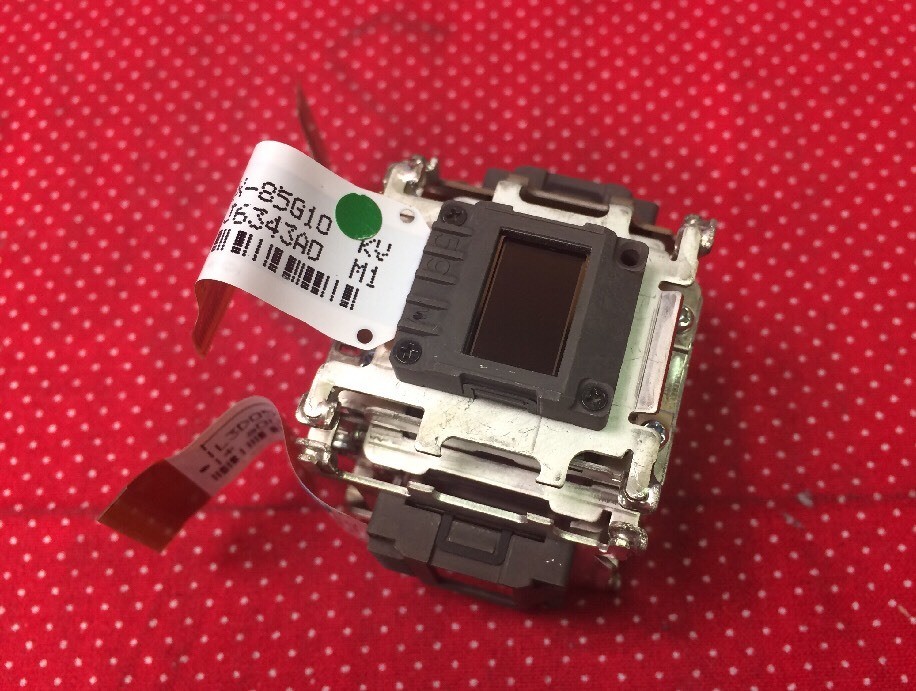 L3D05X-85G10 86g10  Projector LCD panels  green red blue