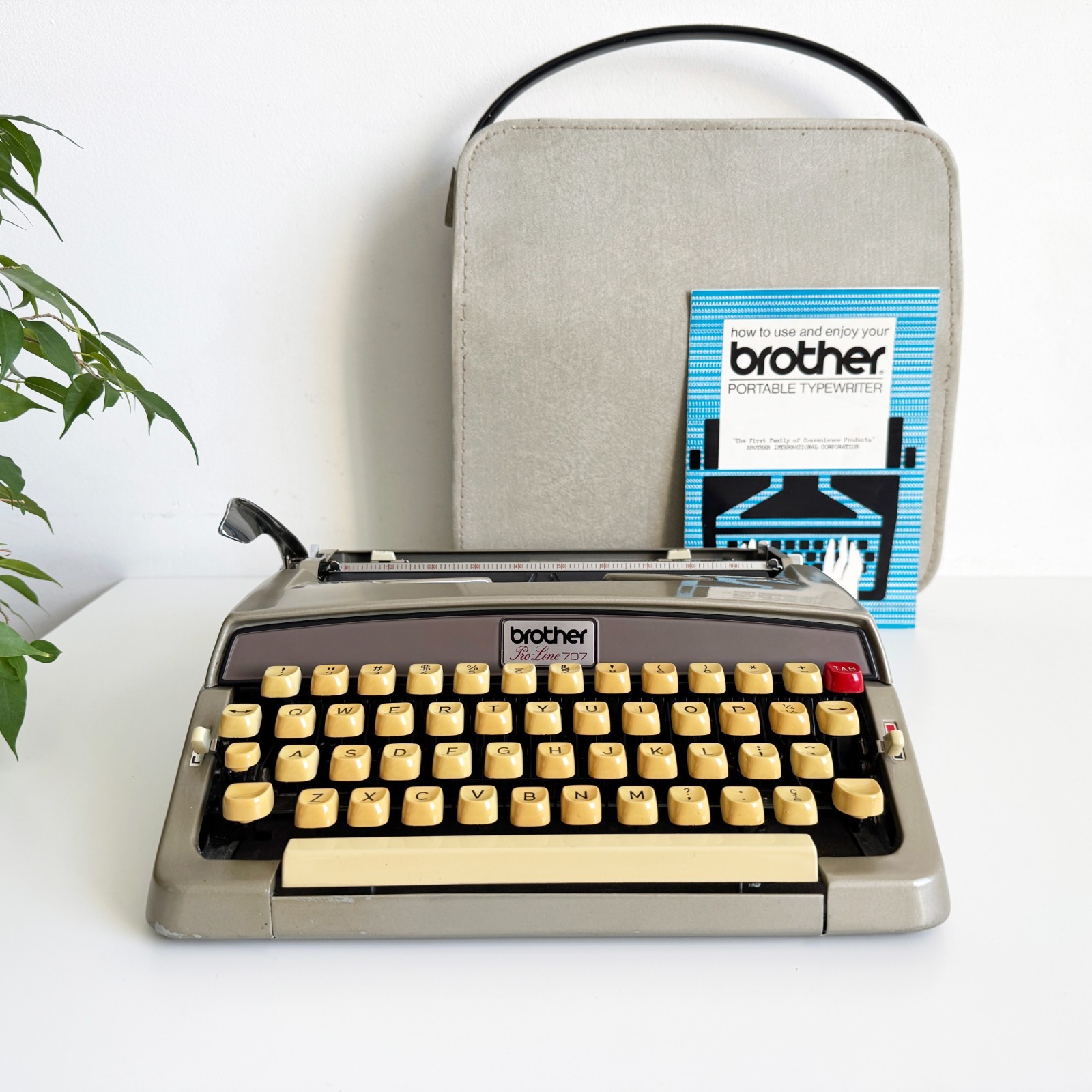 Brother Pro-Line Typewriter | 1960s | Working | Serviced  UPS 3-Day to US/CAN
