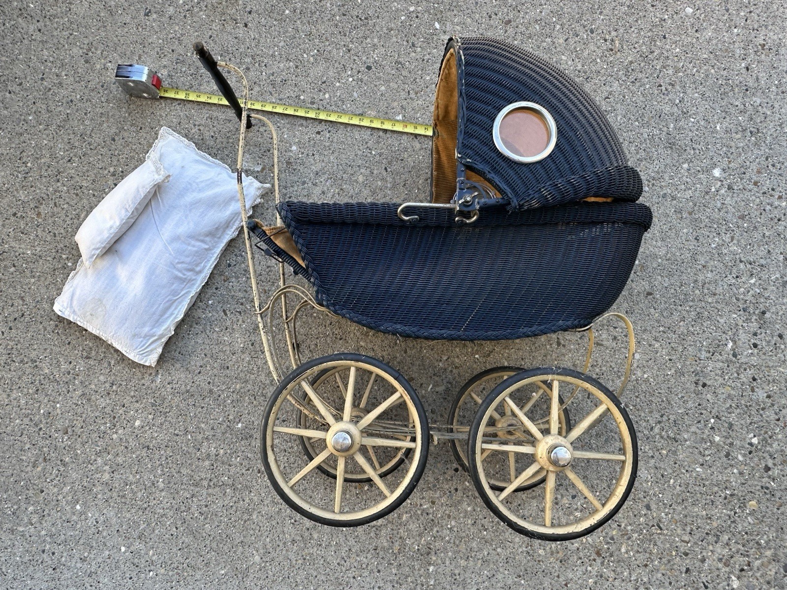 Antique 1920's Victorian Baby Doll Pram Stroller Metal /Wicker Wood Seibert EIH