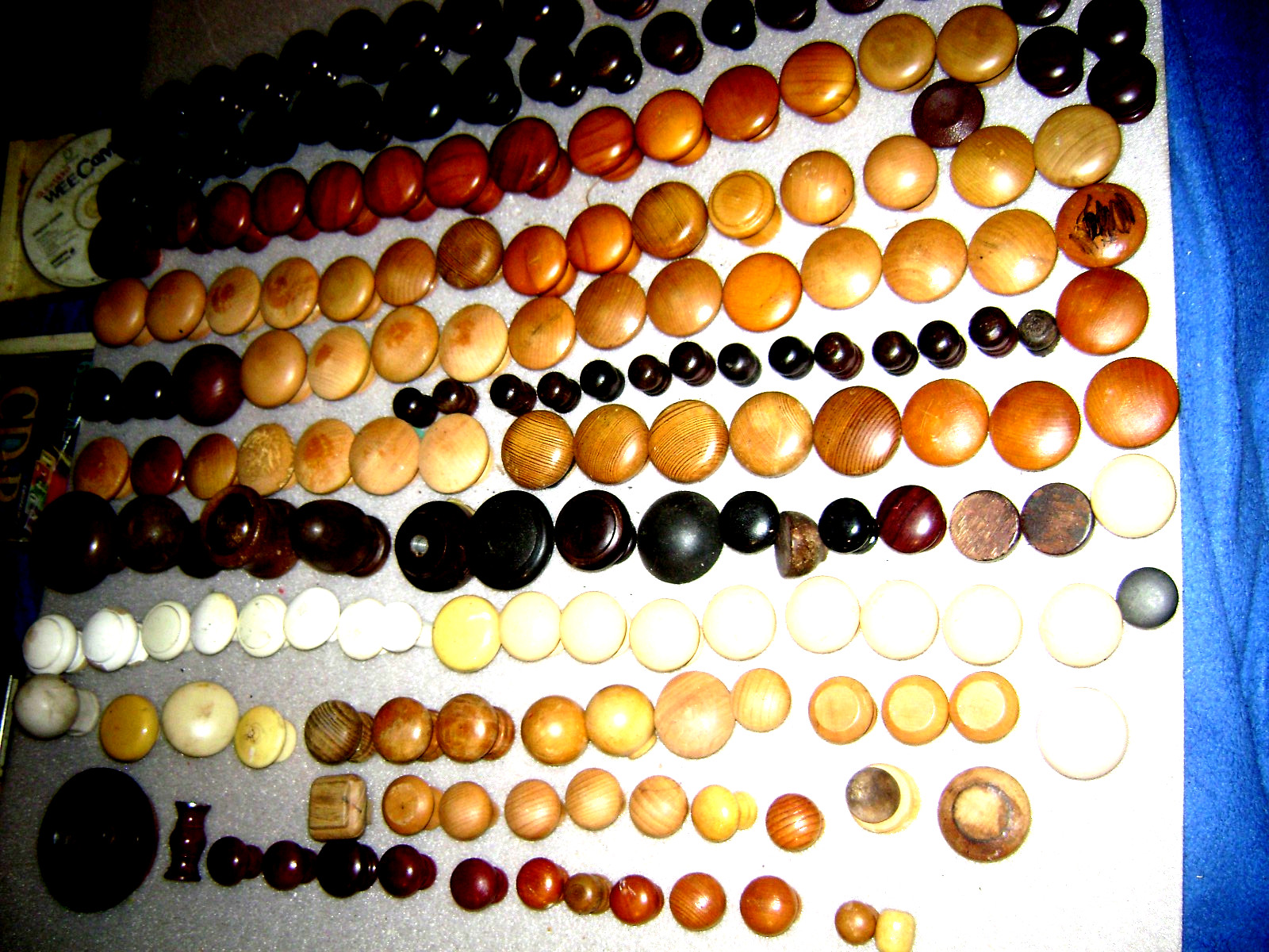 Lot (100) Antique Vintage Assorted Wooden Drawer Knobs Pulls Assorted Salvage