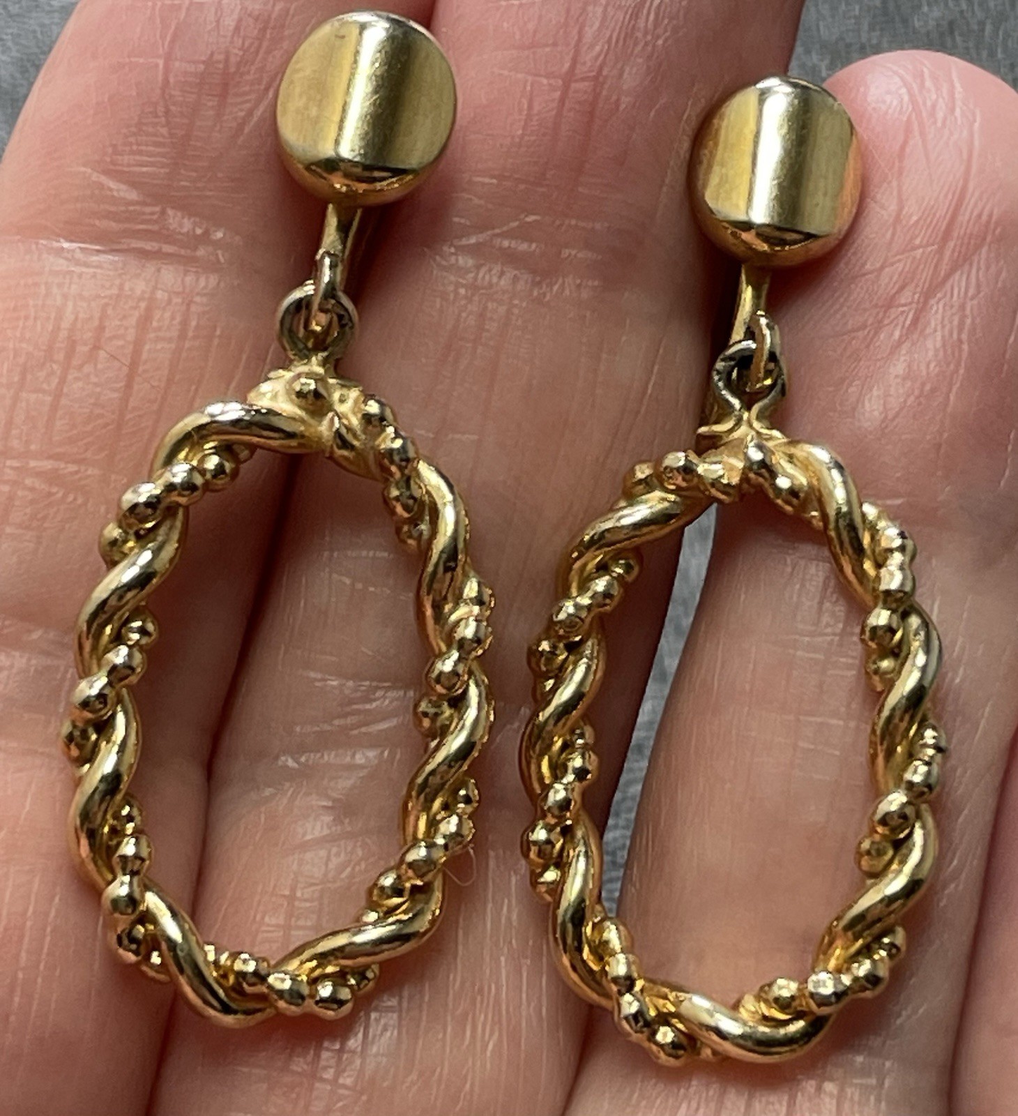 Vintage 1.5” Gold Tone Twisted Metal Dangle Screw Back Earrings