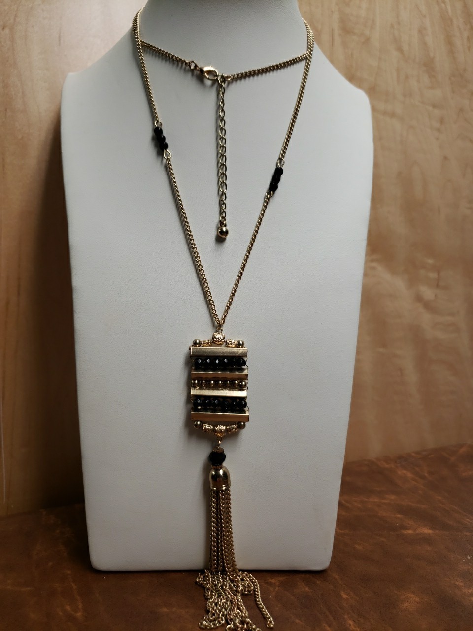 Long Dangle Gold Tone Pendant Tassel Necklace 19" drop Classy Business Jewelry