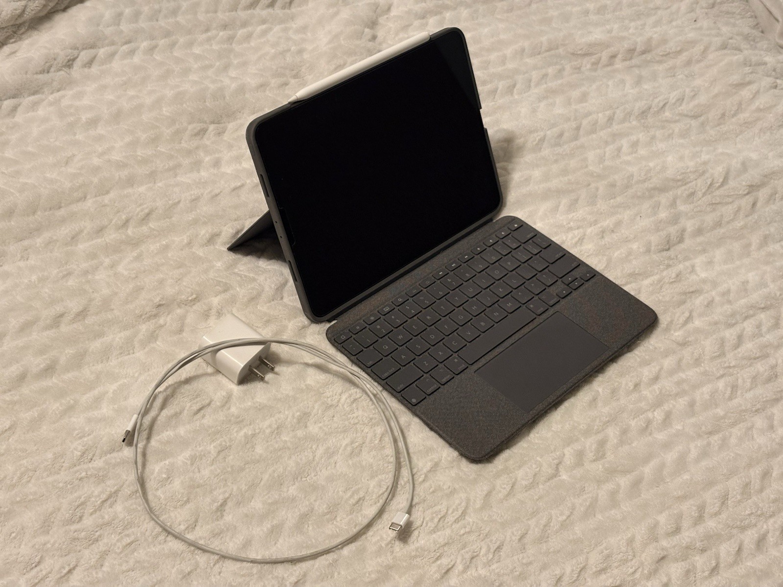 Apple iPad Pro 11-inch 3rd Gen MHQR3LL/A Tablet Bundle w/ Pencil & Keyboard Case