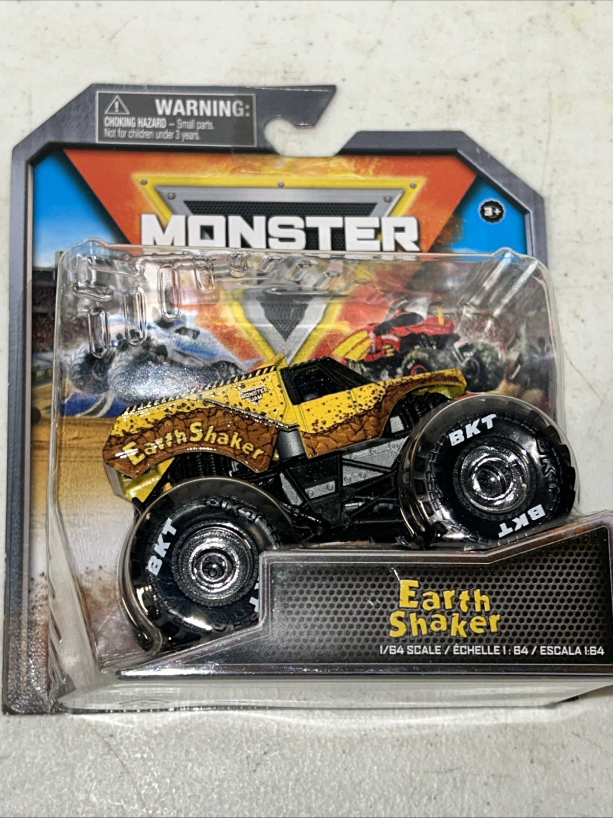Monster Jam EARTH SHAKER 1:64 Scale | Black Wheels SPIN MASTER Monster Truck