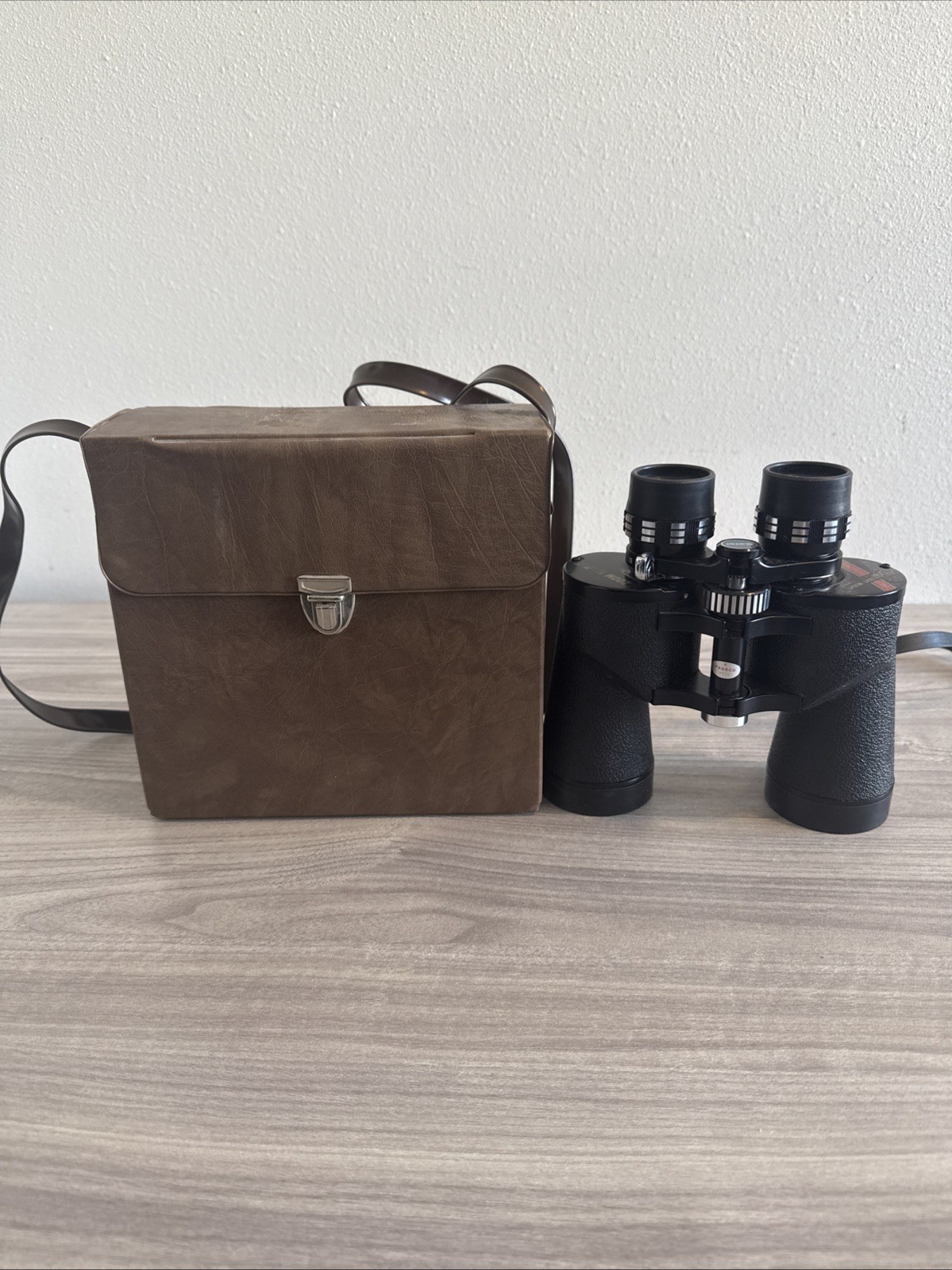 Selsi Light Weight U.V. Coated Binoculars Zoom  8x-20-50 Field 4.7* at 8x  11/25