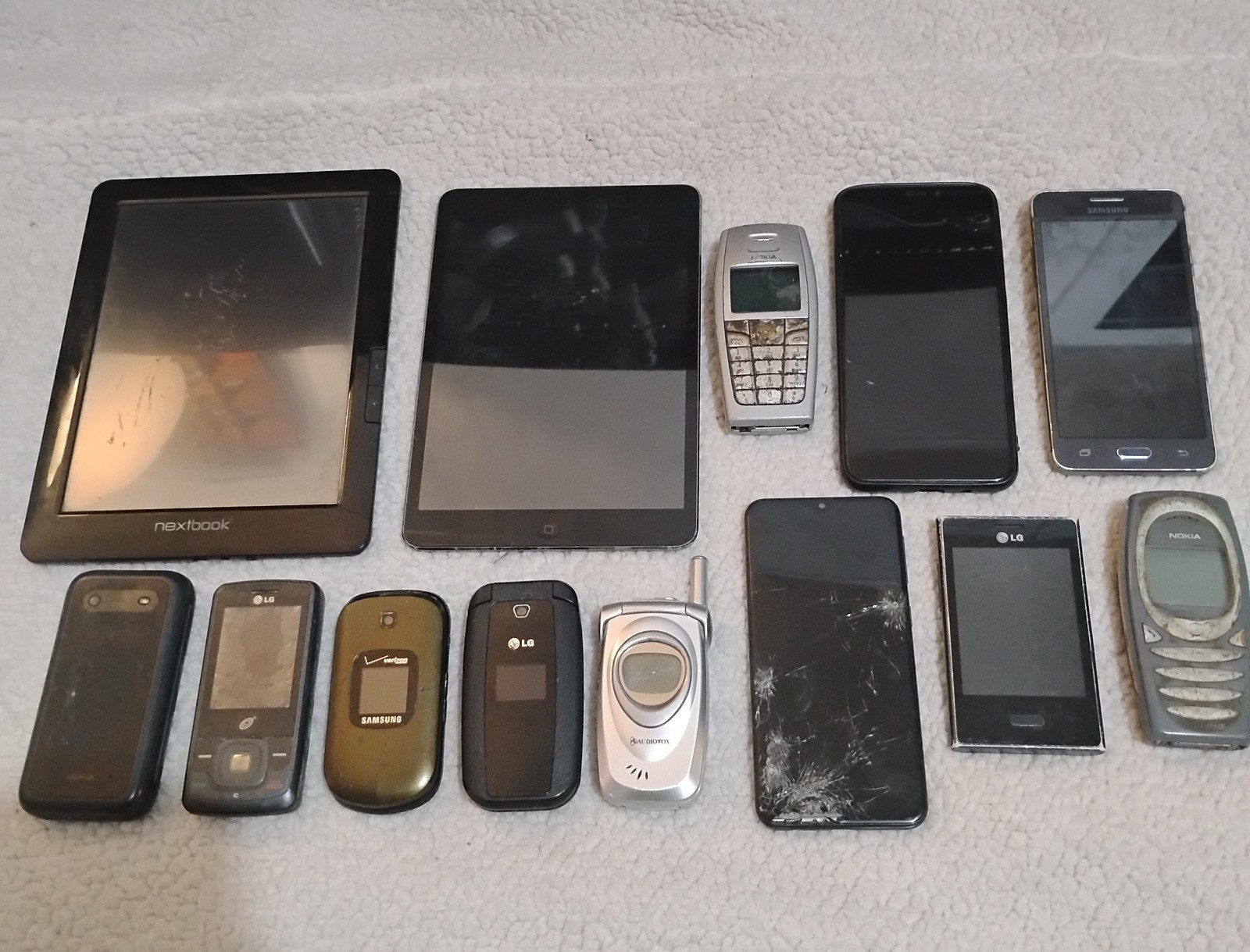 Lot Of 11 Old Cell Phones and 2 Tablets/Not working/Can be used for parts
