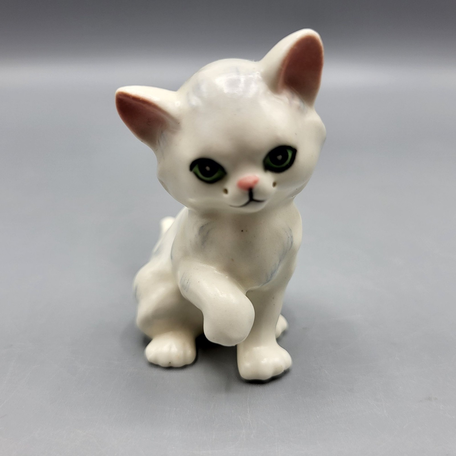 Vintage White Persian Ceramic Cat Kitten Figurine Green Eyes Home Shelf Decor