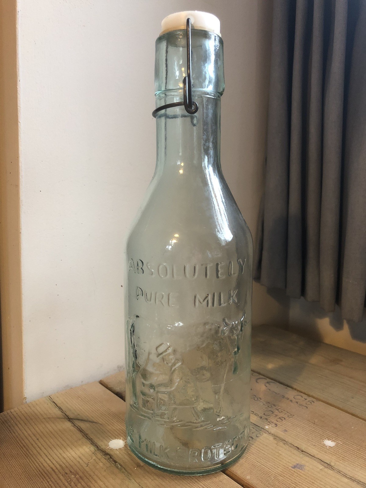 VINTAGE ABSOLUTELY PURE MILK LARGE GLASS BOTTLE 31cm TALL,Original Stopper