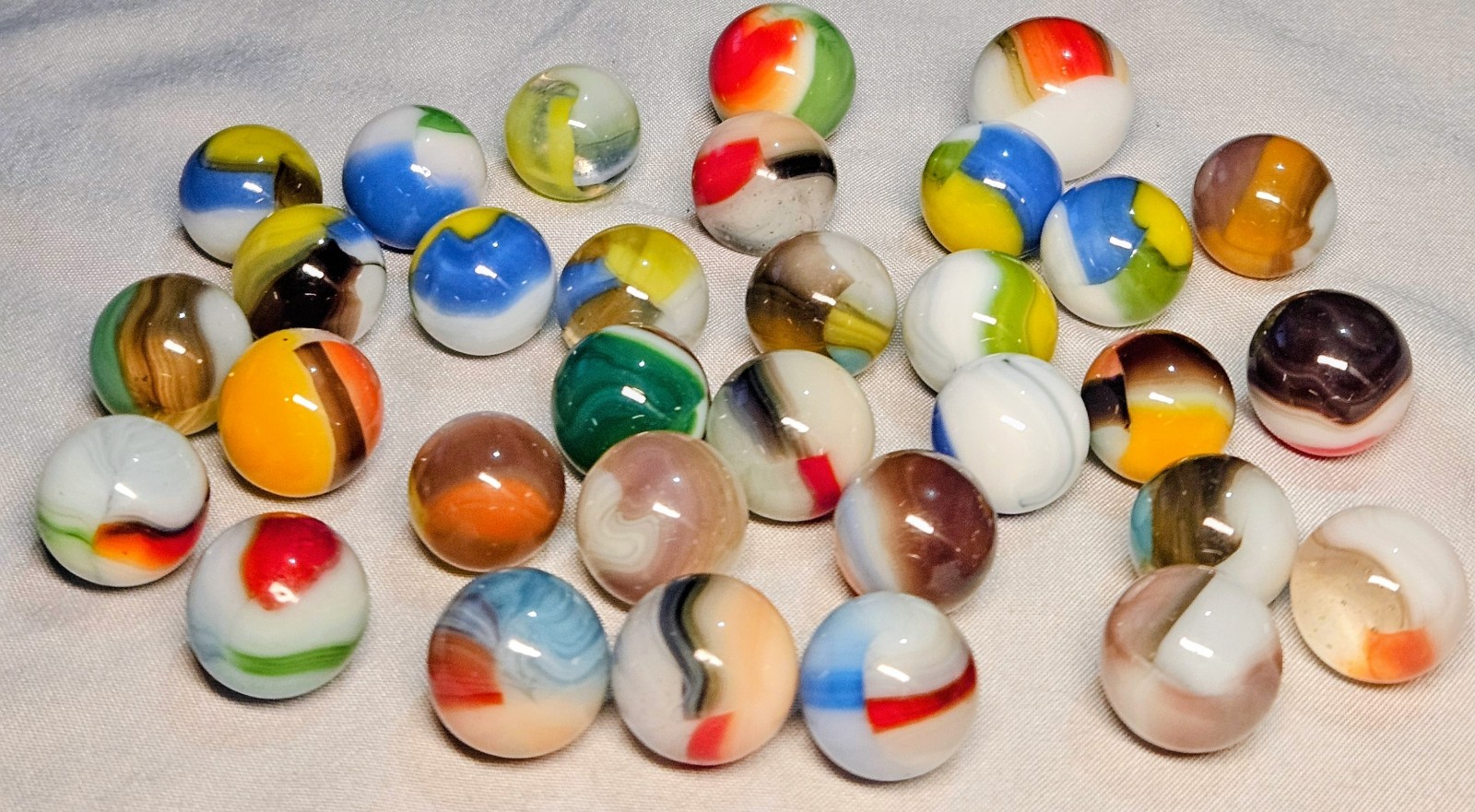VITRO AGATE MARBLES GROUP (LOT OF 32) Vintage Marbles Lot