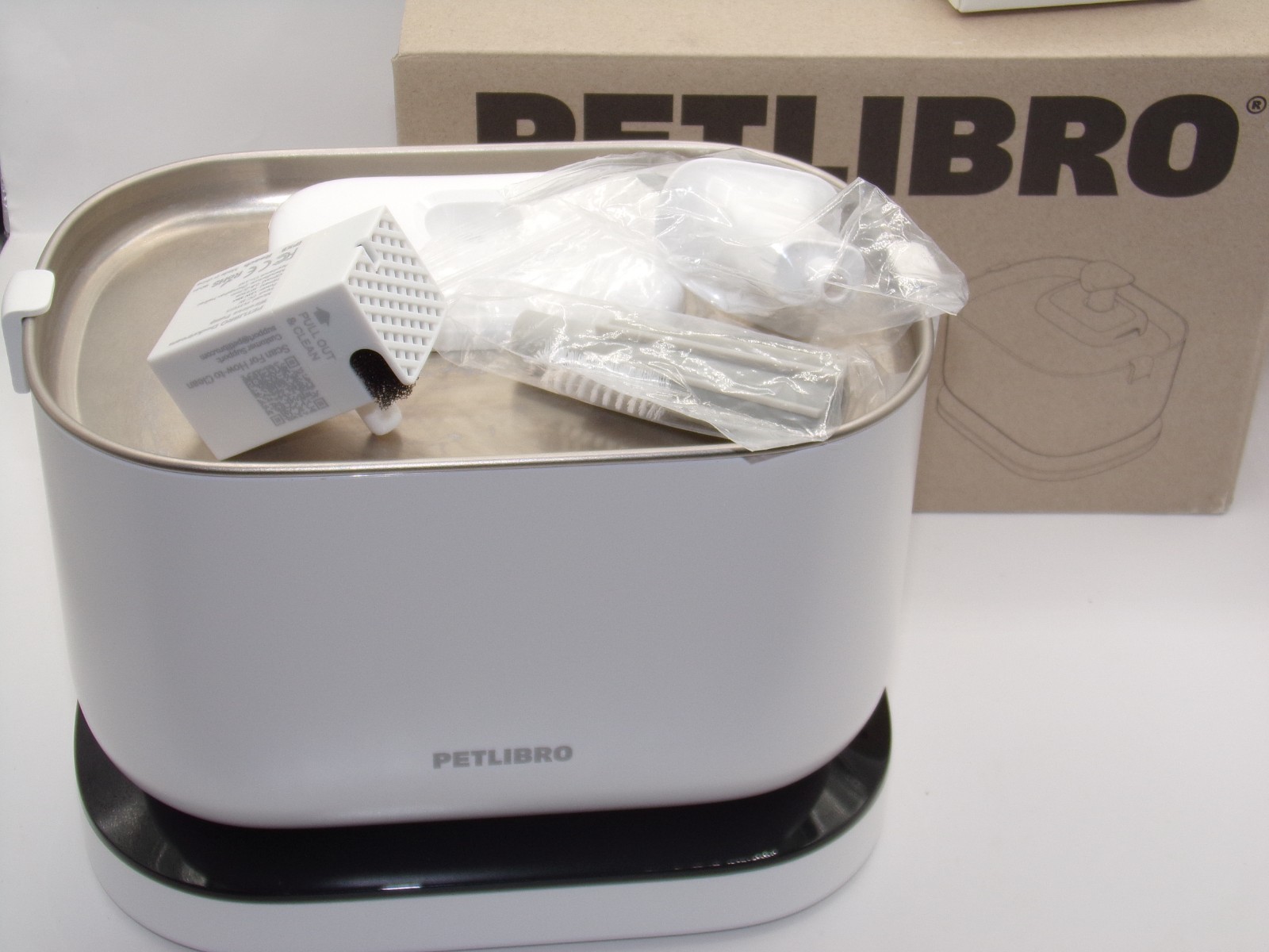 Petlibro Cordless Dock stream 2.5 Liter Water Fountain White
