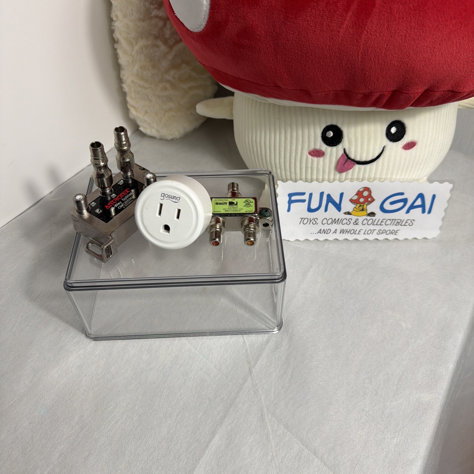 LOT OF 2 Splitters & 1 Wi-Fi Smart Plug