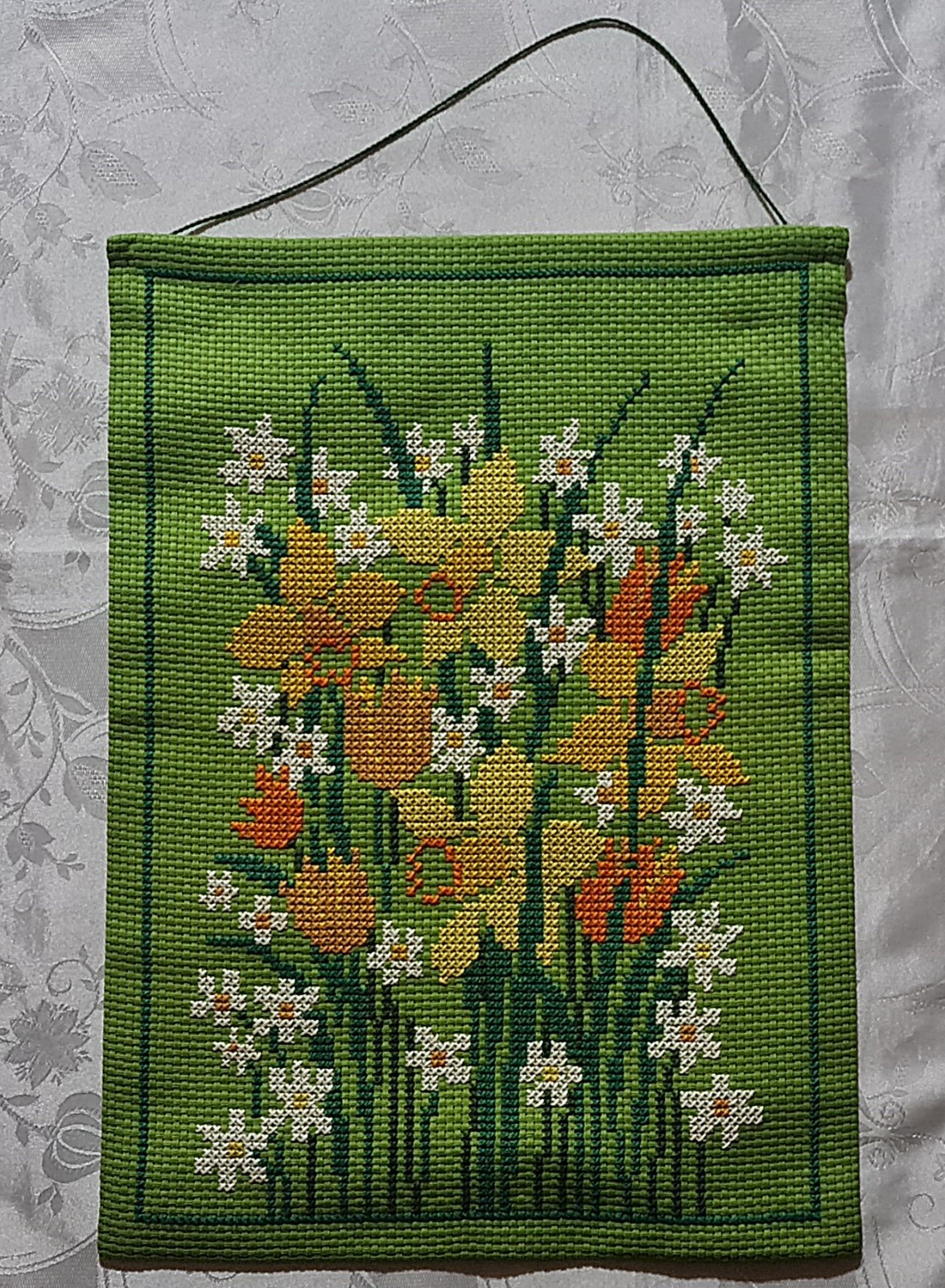 TAPESTRY  VINTAGE AUTHENTIC FLORAL ART NARCISSUS EMBROIDERY GREEN COTTON  WALL