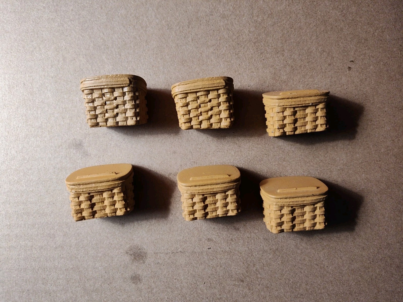 Lot Of 6 CERAMIC / RESIGN LONGABERGER TYPE BASKETS DOLL HOUSE  MINIATURES NEW