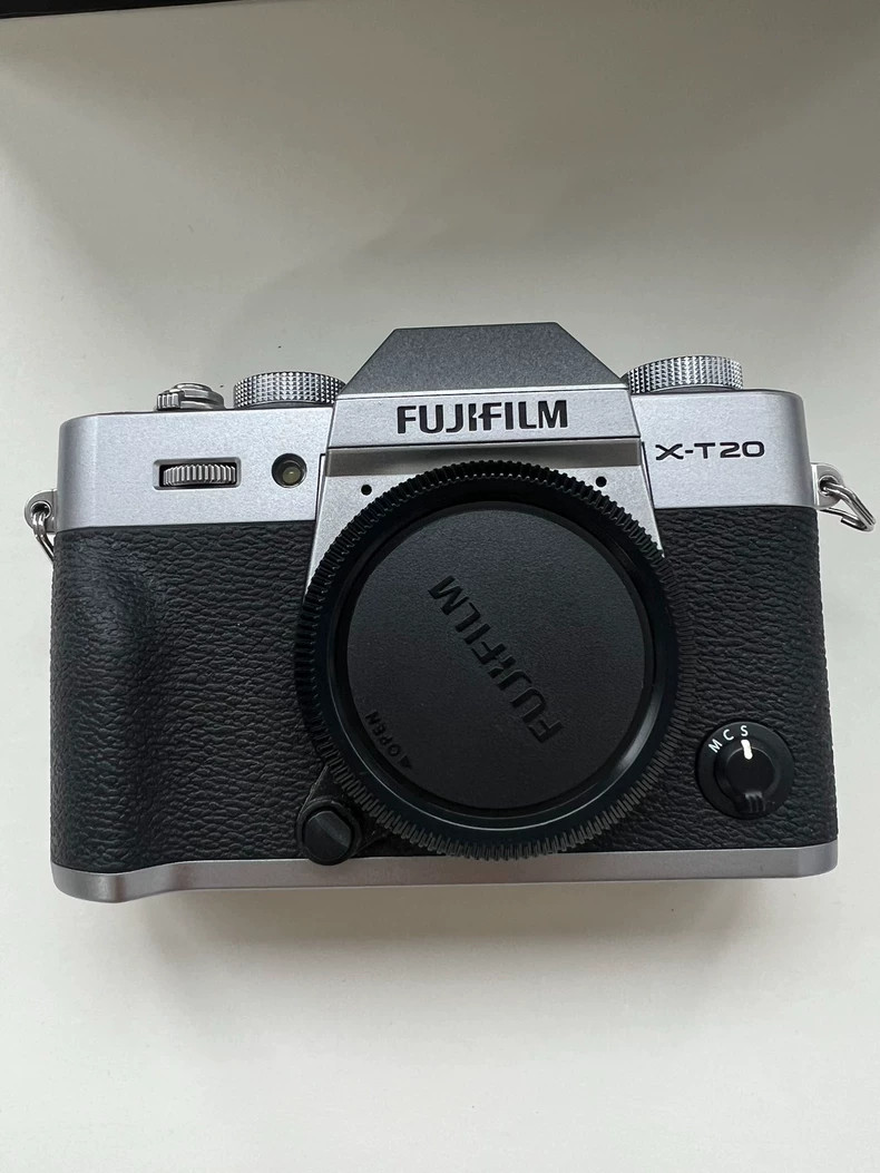 Fujifilm X-T20 XT20 24.3MP Mirrorless Digital Camera Body Only English Silver