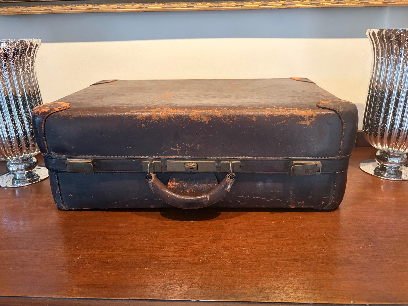VINTAGE 1940's HARD SHELL TRAVEL SUITCASE LUGGUAGE CASE 22" x 13" Home Décor