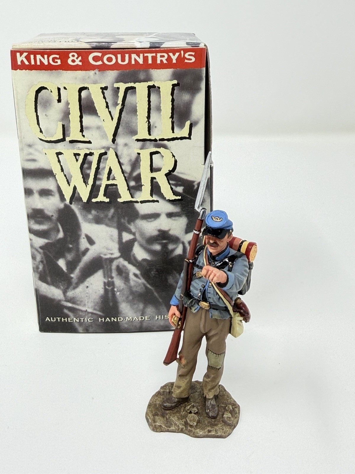 King & Country CW002 Civil War Rebel Soldier Pointing Military 1/30 Scale Boxed