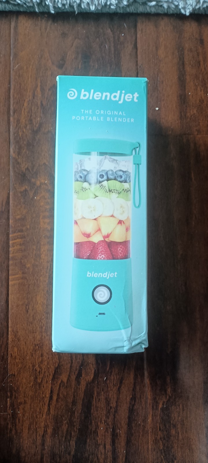 BlendJet 2 Portable Blender 20 oz Mint Green carrying strap rechargeable base