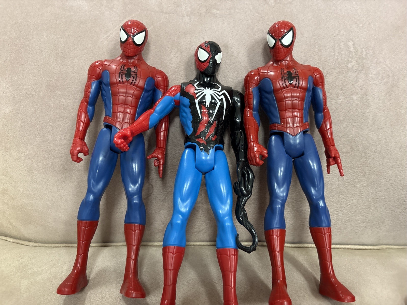 Marvel Spider-Man VenomVersus Titan Hero , W/2 Spider-Man 12” Action Figure