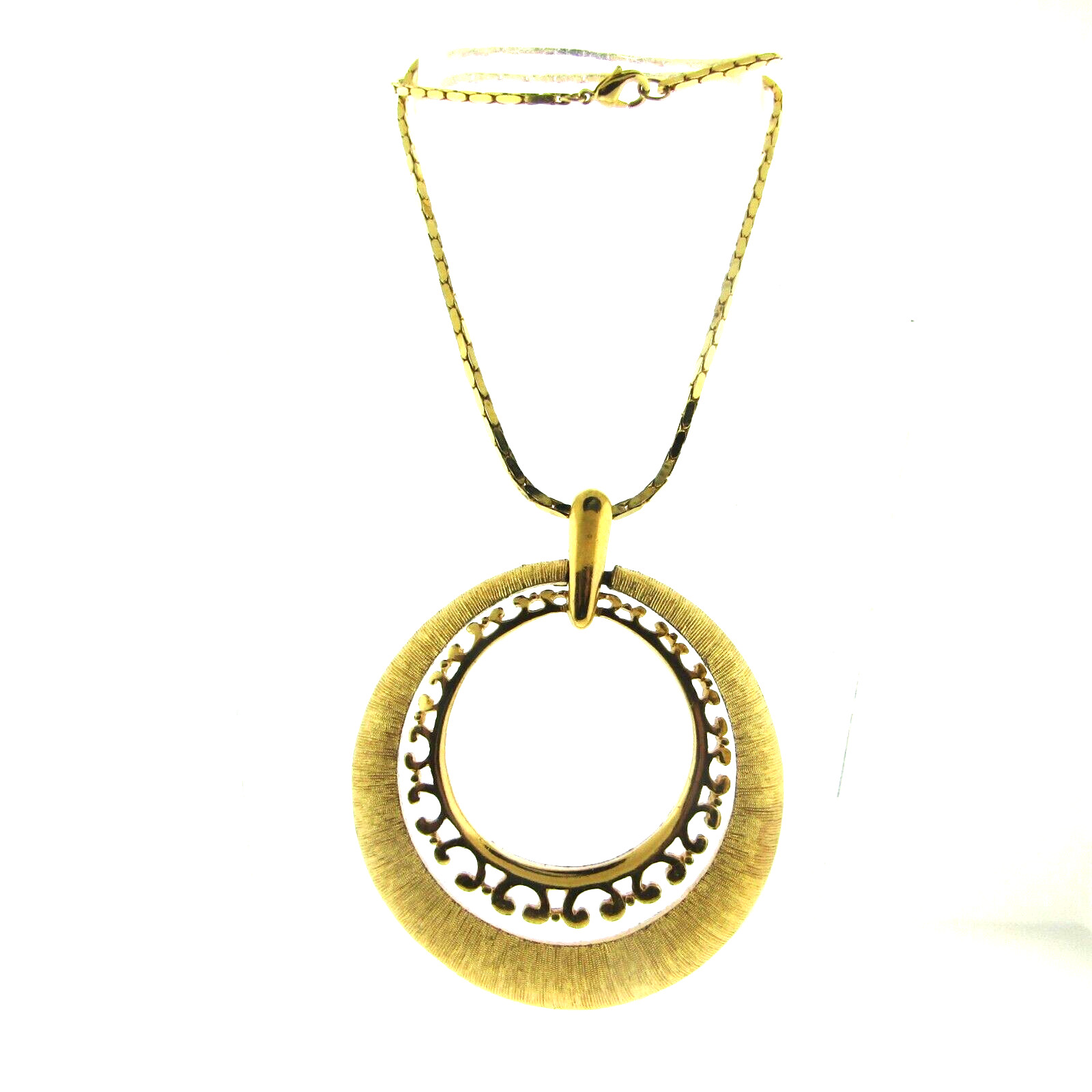 Crown Trifari Gold Tone Circle Pendant Necklace 2*19
