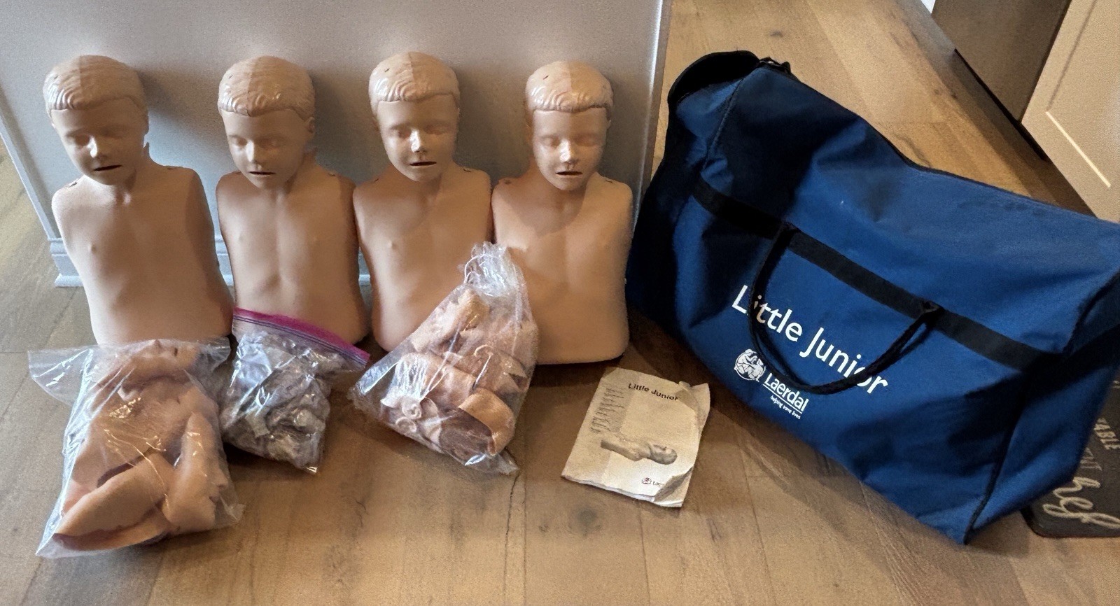 Laerdal Little Junior CPR Training Manikin Lot 4 Torsos + Faces + Lung Bags Case