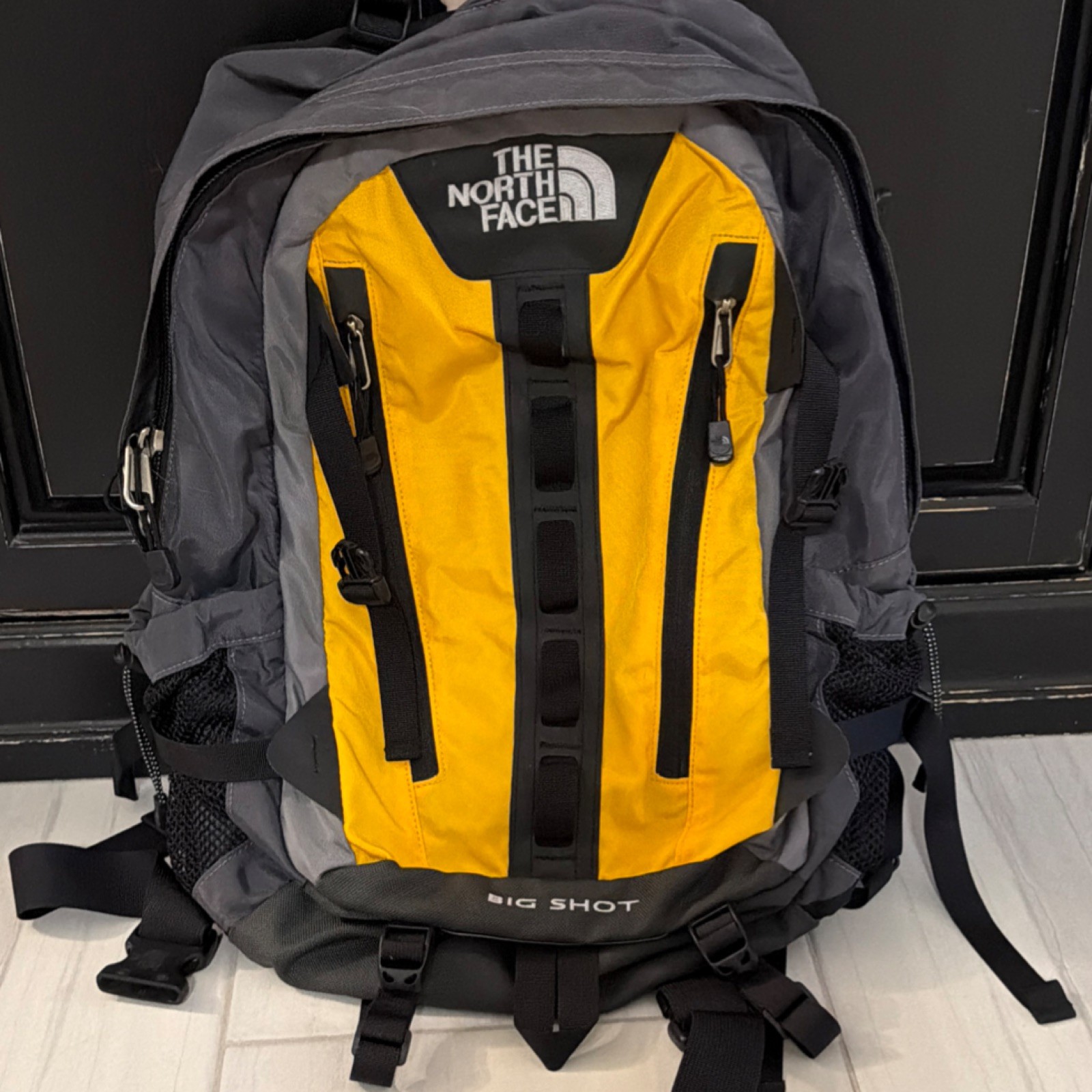 The North Face Long Shot Hiking Backpack Yellow Black Nylon Zip Padded Straps