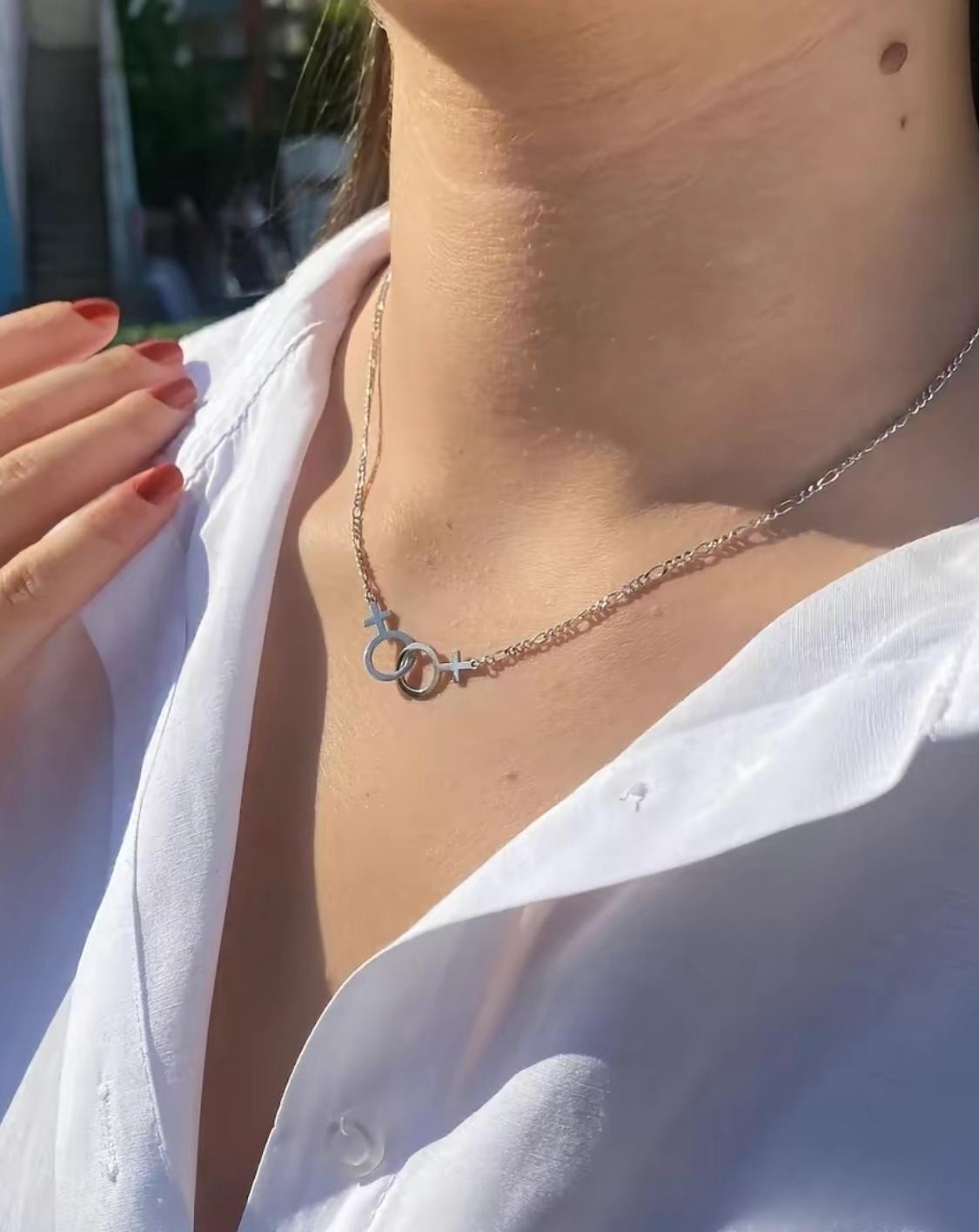 Silver Tone Round Charm Pendant Necklace Cable Chain Spring Ring Closure