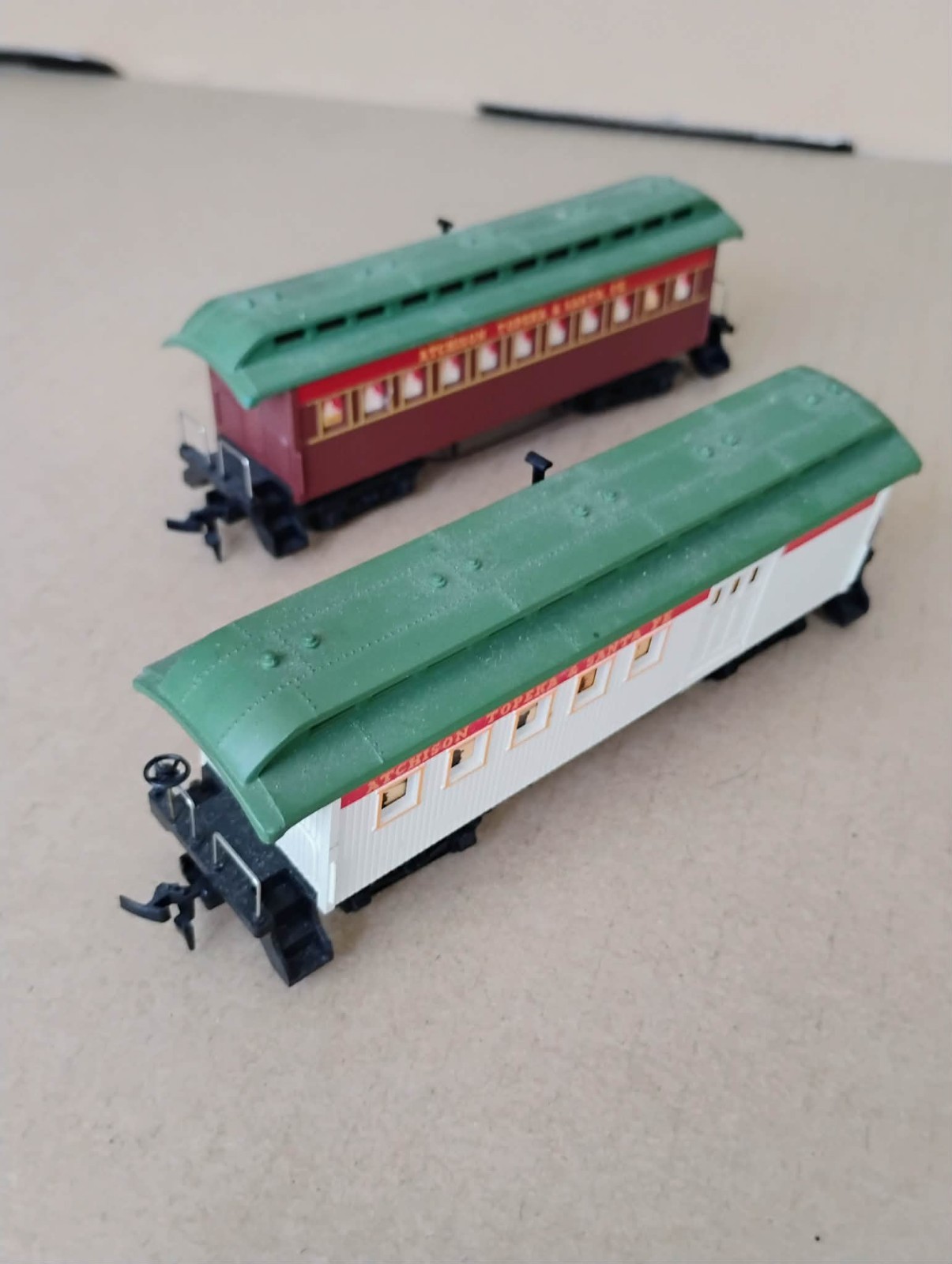 HO Scale & Atchison Topeka & Santa Fe Passenger Cars Lot