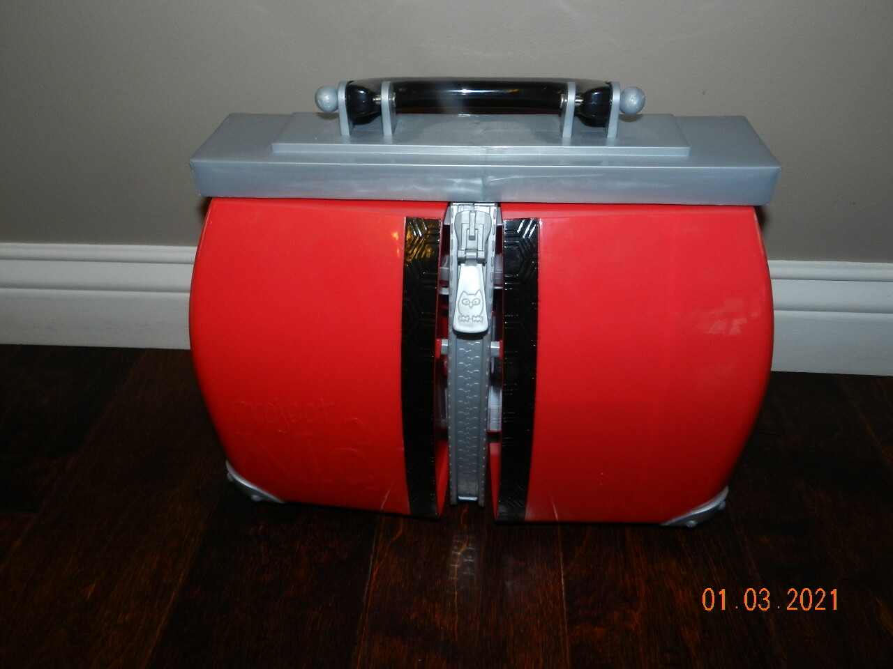 Project Mc2 Ultimate Lab Science Girls Experiment Kit RED Suitcase Toy