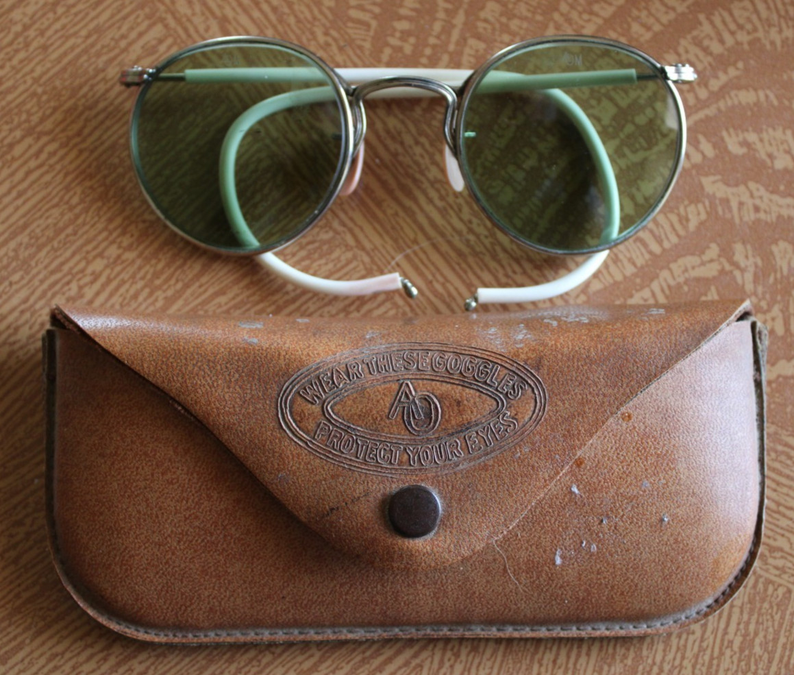 Antique AO American Optical Green Sunglasses Goggles w/ Original Leather Case
