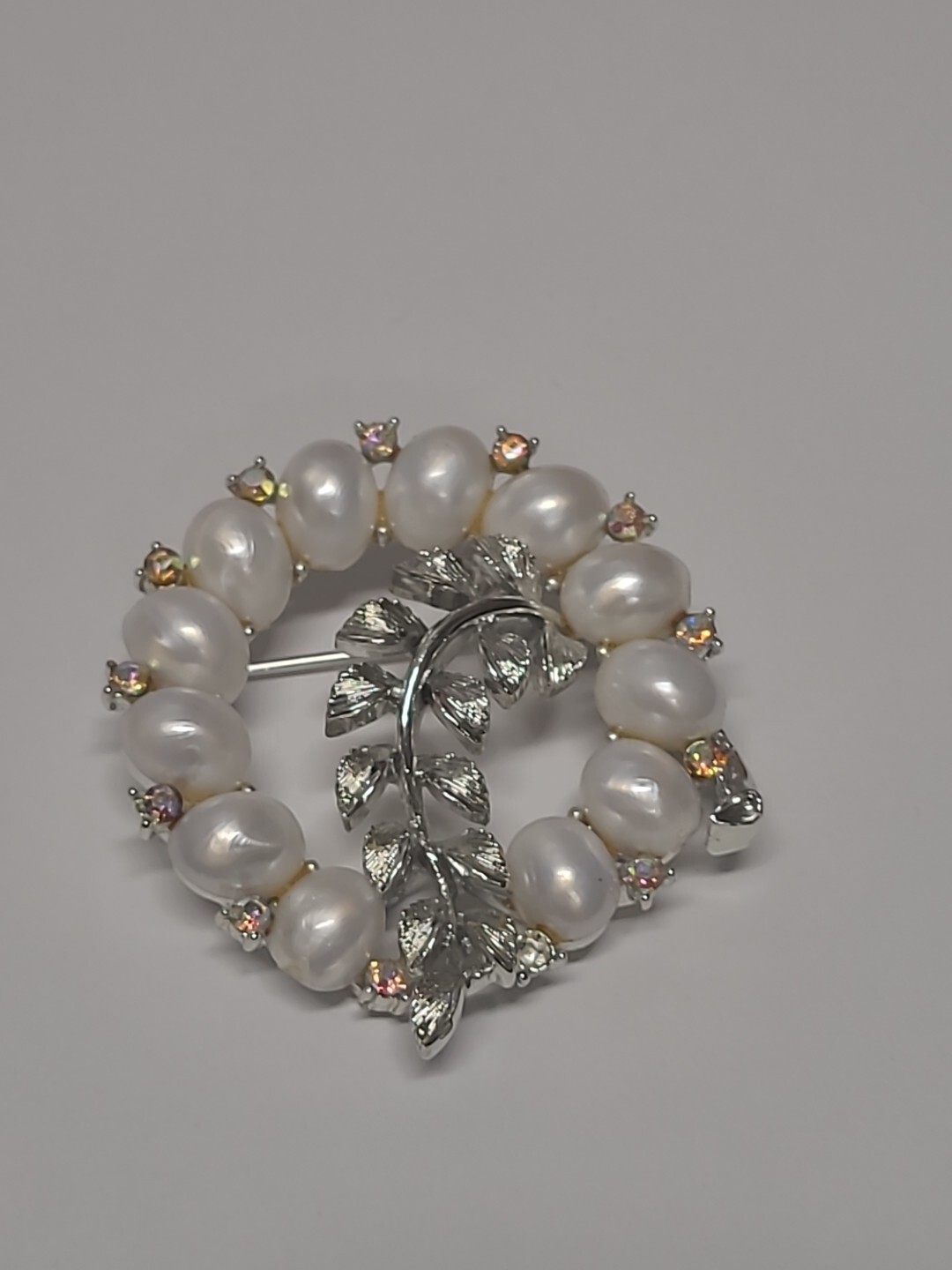 Vintage Lisner Brooch Reaf Faux Pearls Rhinestones Clear Signed Silvertone Round