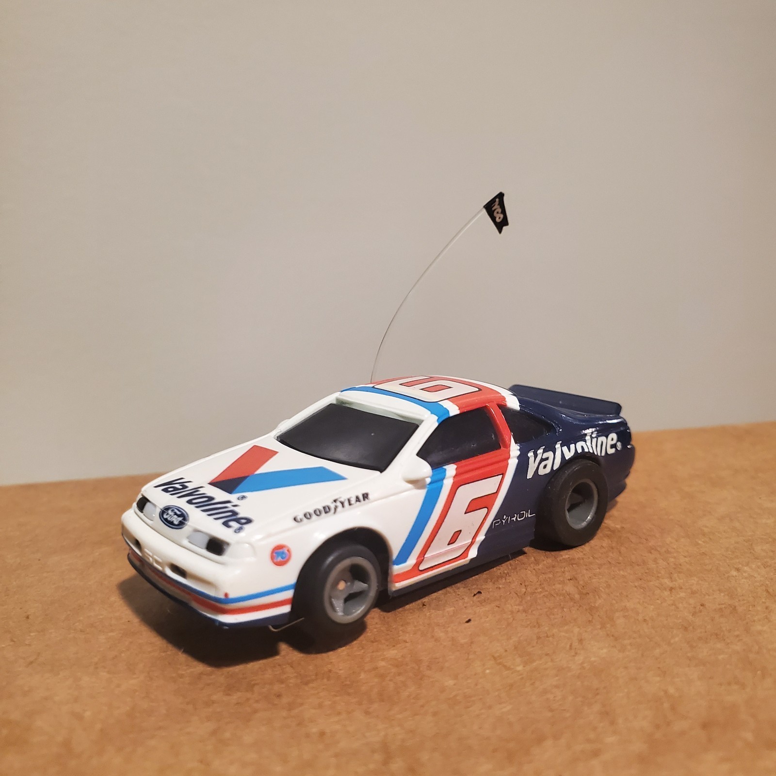 VINTAGE TYCO #9 Valvoline Thunderbird HO Slot Car with TYCO  Flag