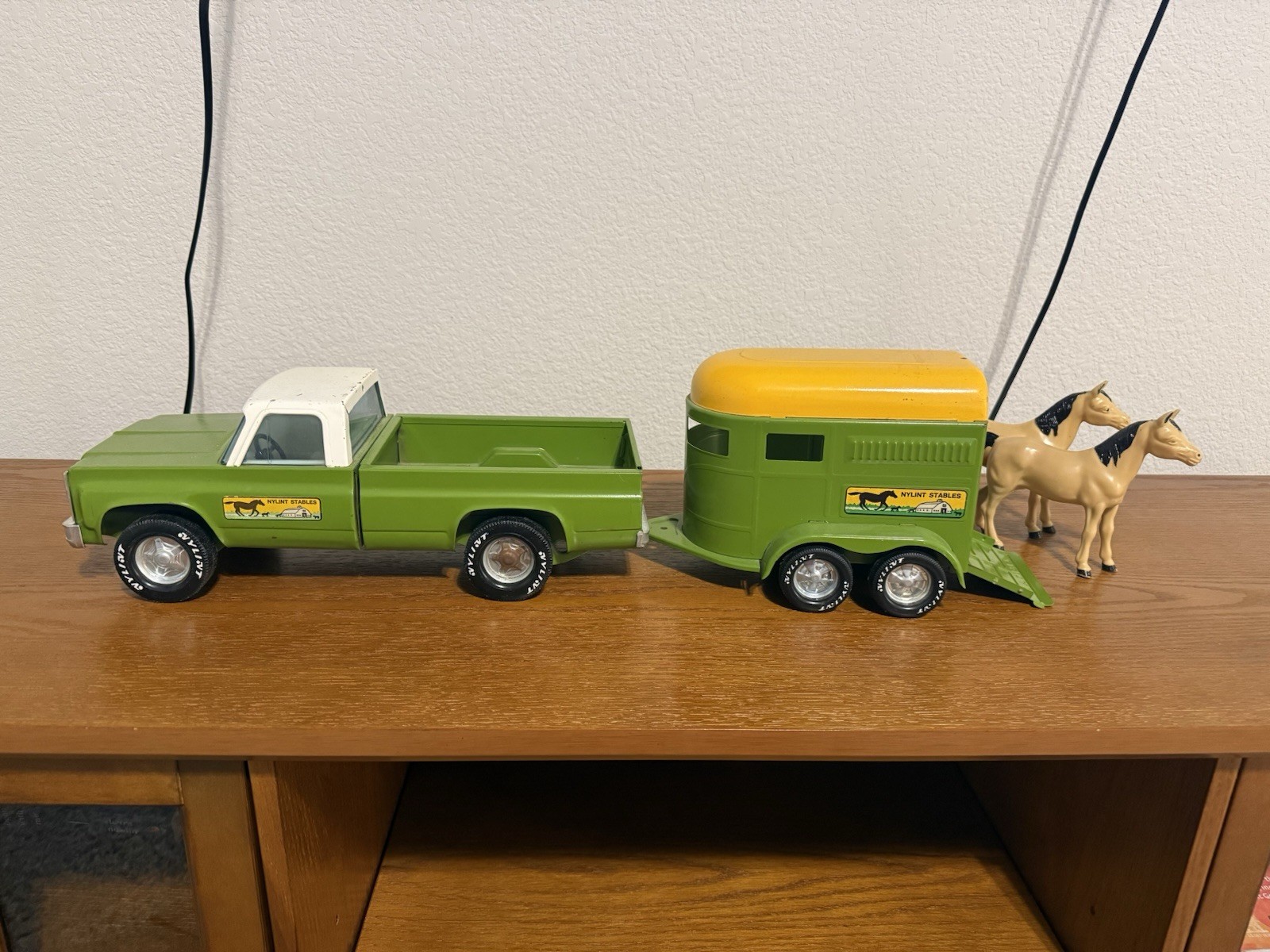 Nylint Vintage Diecast Pickup Truck with Horse Trailer and 2 Horses Farm Theme