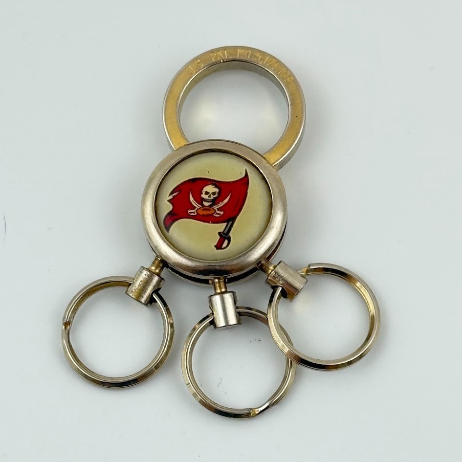 Vtg Tampa Bay Buccaneers Pirate Flag Keychain Multi Ring Key Holder