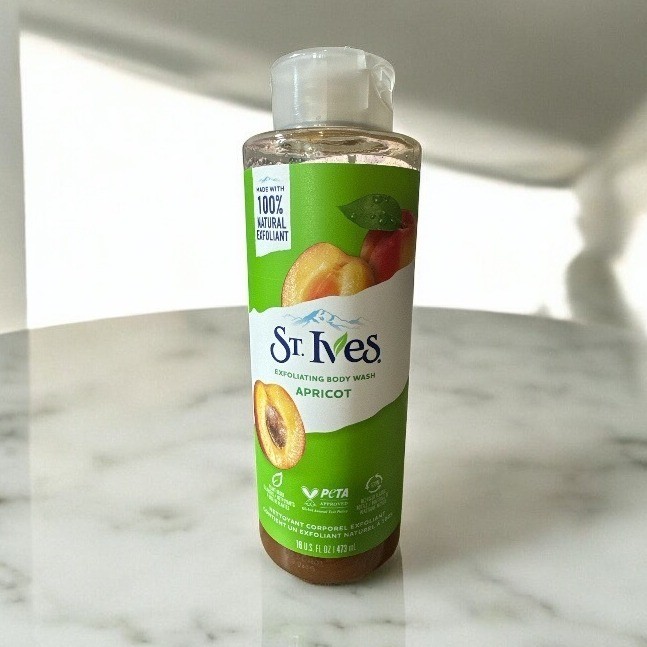 St. Ives Exfoliating Body Wash APRICOT 16 oz/473 ml 100% Natural Exfoliant NEW