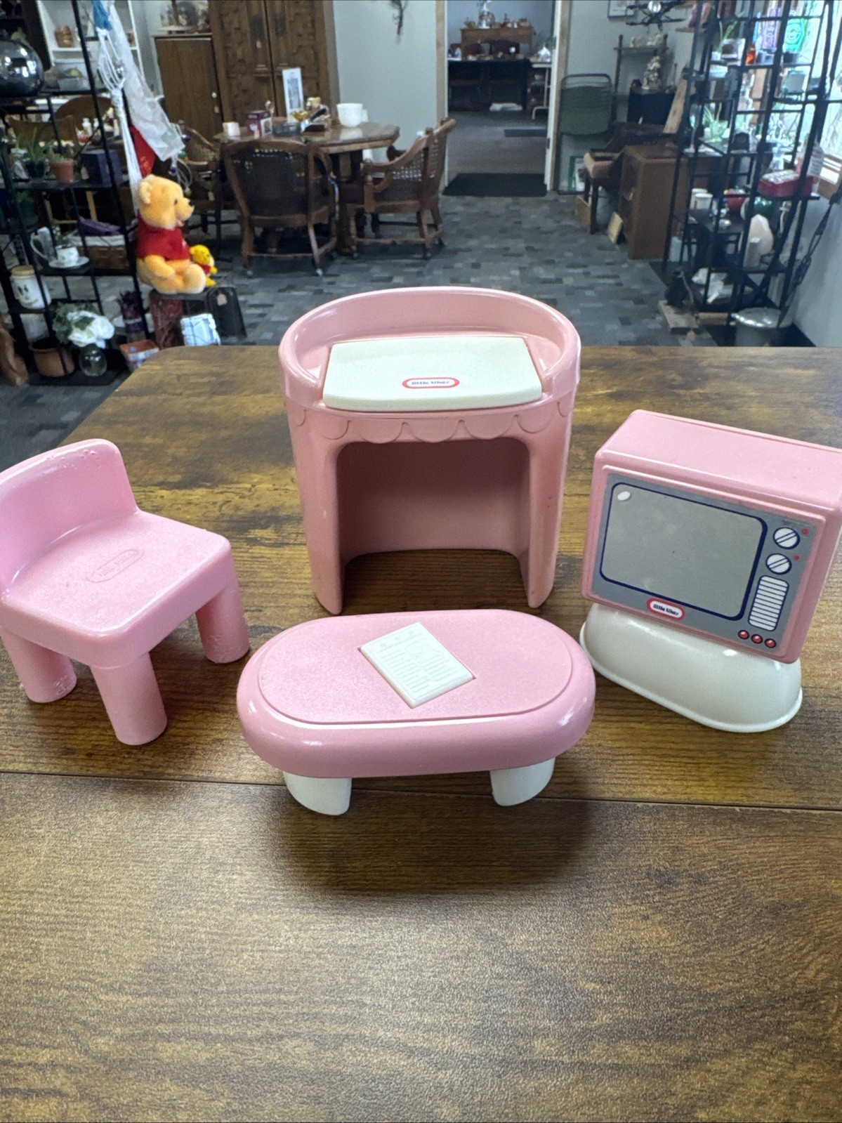 Vtg Pink Little Tikes Dollhouse Furniture Vanity, Table, TV, & Chair**