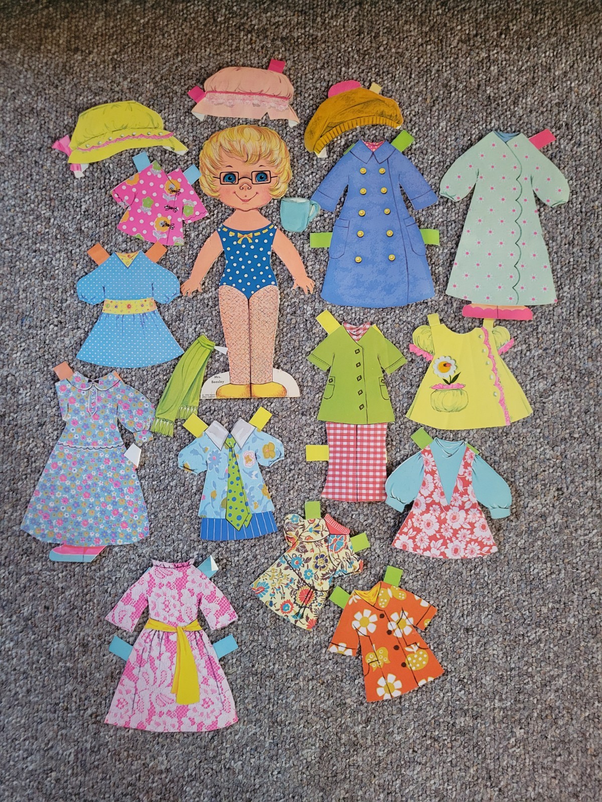 Vtg Mrs Beasley Paper Dolls 1970 Family Affair Company with Outfits Ephemera