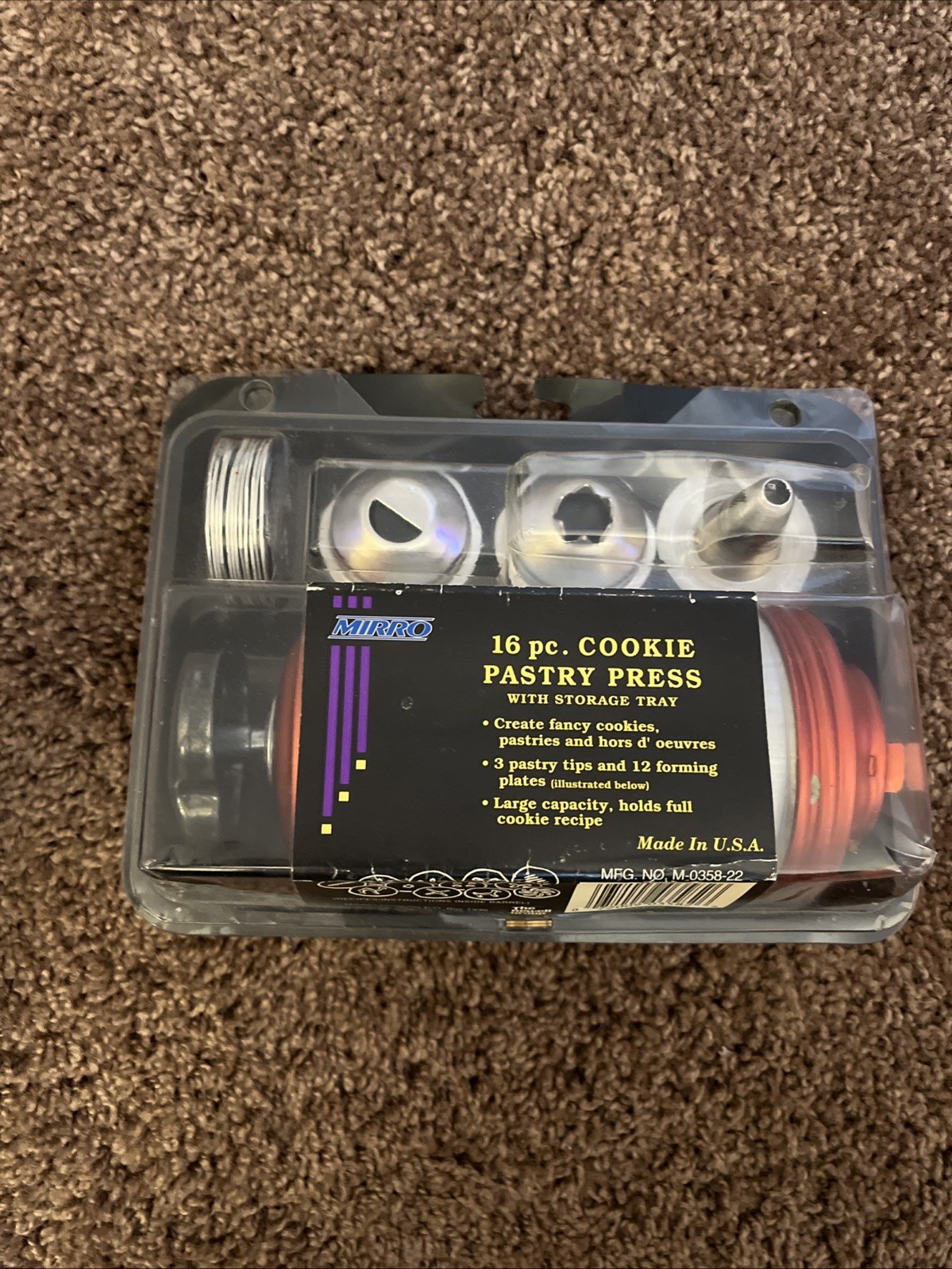 Mirro M-0358-22 Cookie Pastry Press Maker - 16 Piece