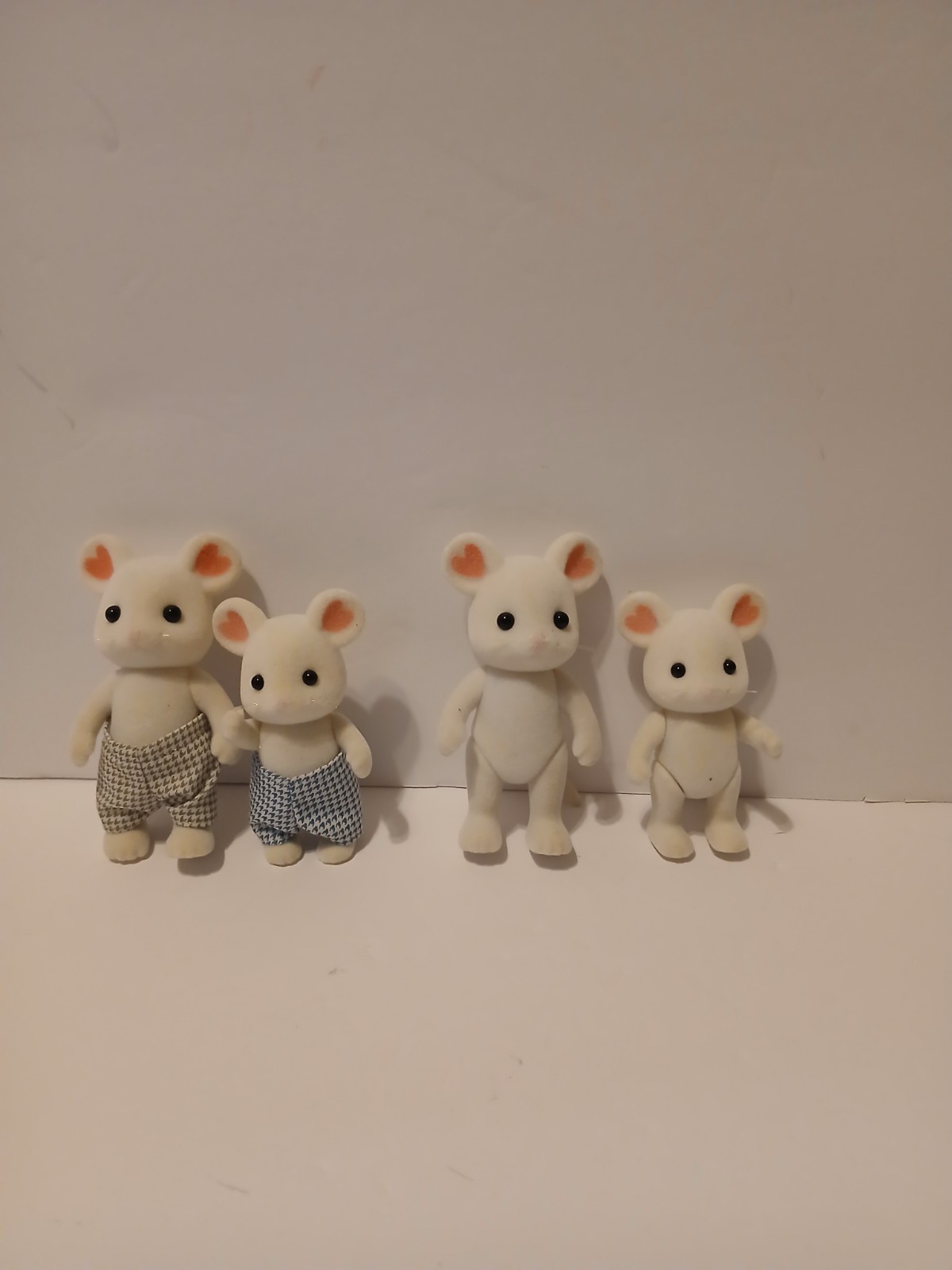 Sylvanian Families Calico Critters Marshmallow Mouse Family Set Of 4