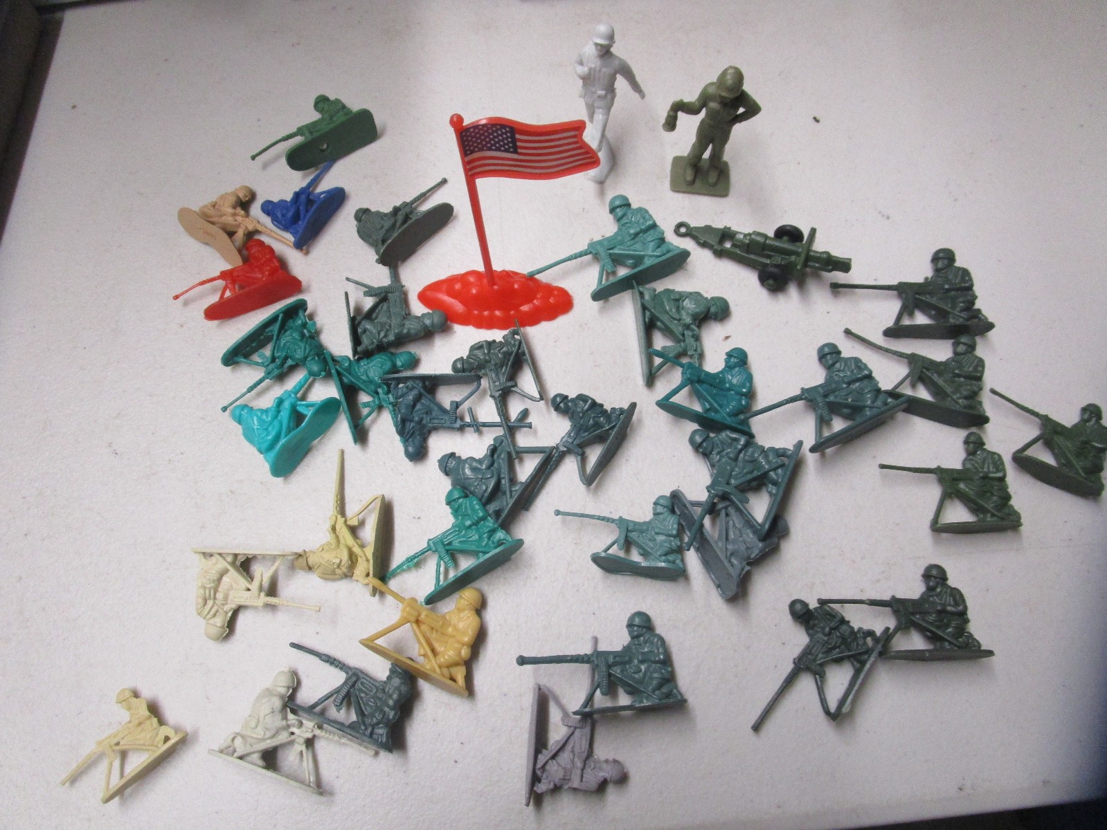 Military Plastic Figure Lot Over 35 Count Machine Gunners Multi Color