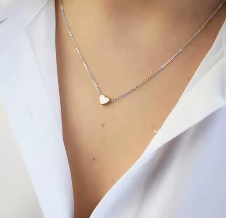 Women accessories Silver tone heart shaped pendant made of stainless steel.